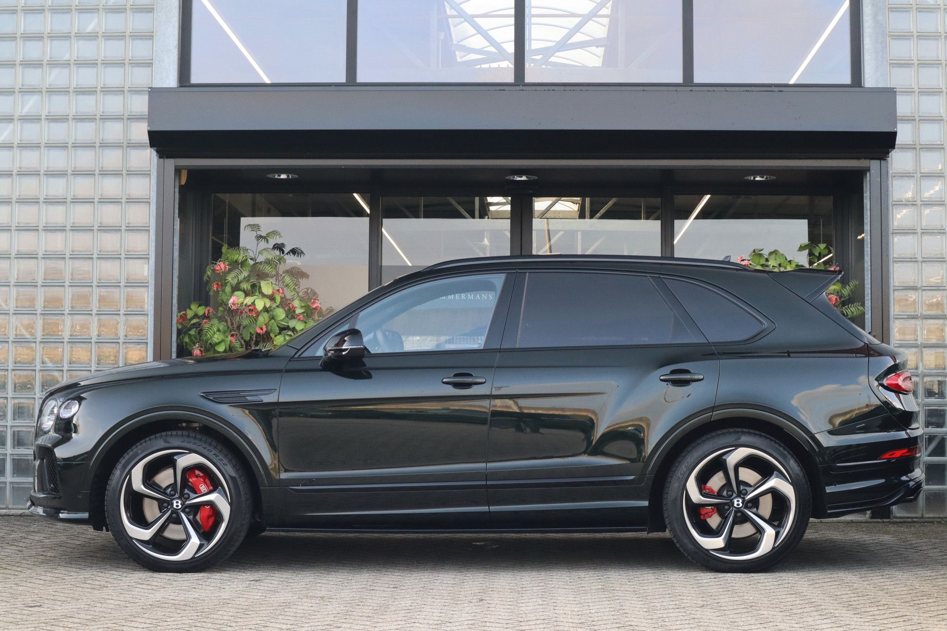 Afbeelding Bentley Bentayga S 4.0 V8 | Mulliner, Naim Audio, Carbon interieur, Massage, Nachtzicht, Panoramadak, Zitklima, Stuurverwarming, Trekhaak, Zonweringspakket