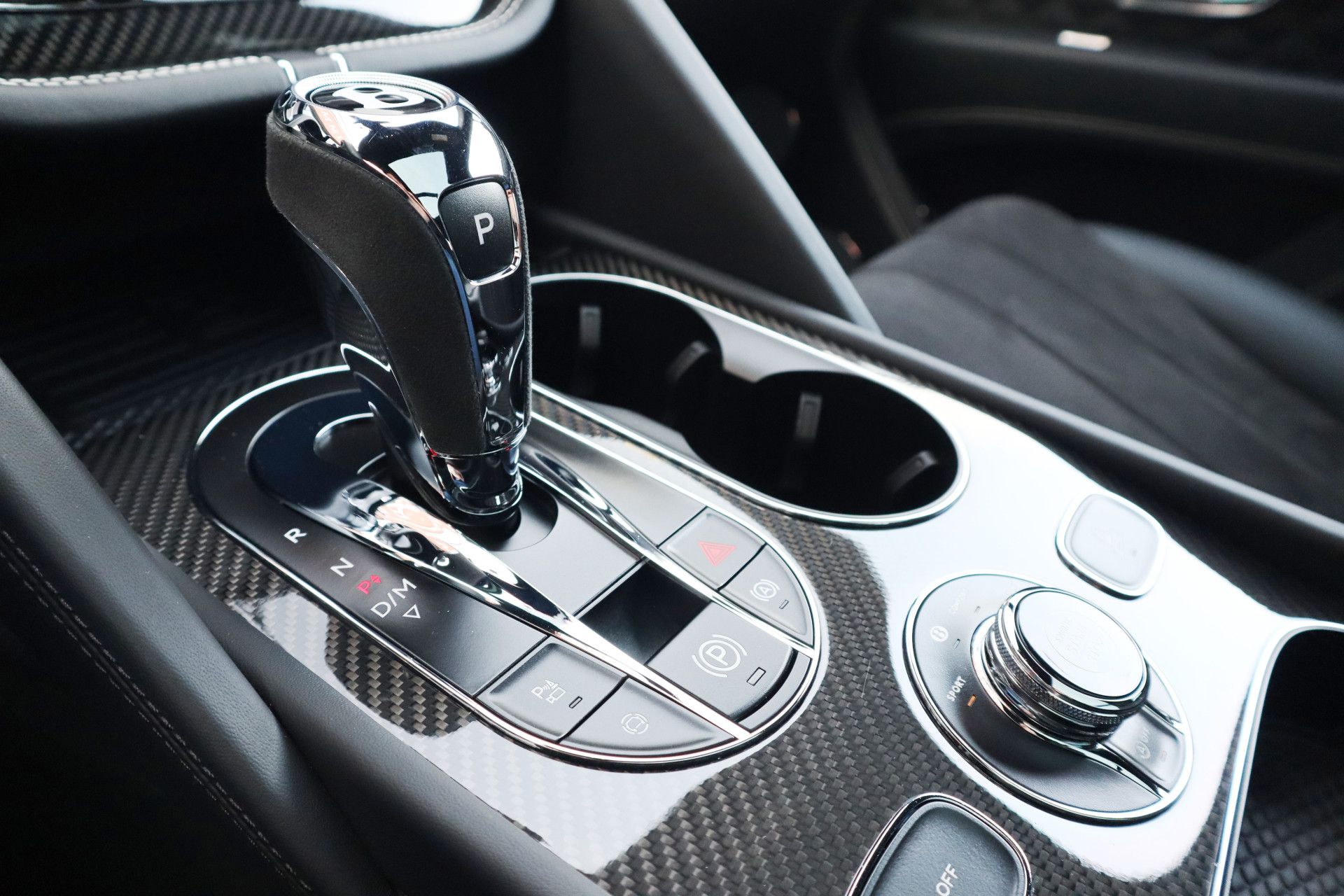 Afbeelding Bentley Bentayga S 4.0 V8 | Mulliner, Naim Audio, Carbon interieur, Massage, Nachtzicht, Panoramadak, Zitklima, Stuurverwarming, Trekhaak, Zonweringspakket