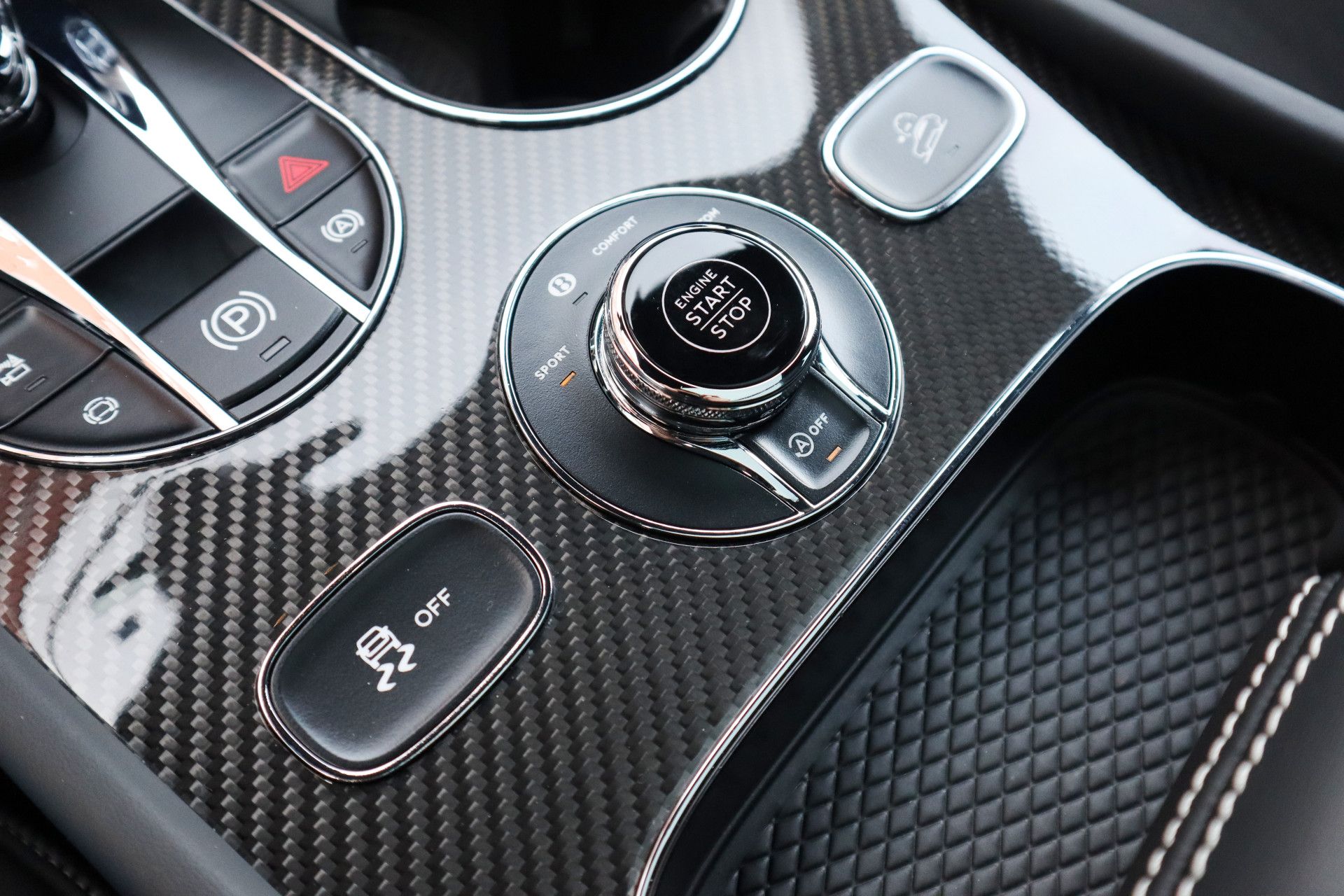 Afbeelding Bentley Bentayga S 4.0 V8 | Mulliner, Naim Audio, Carbon interieur, Massage, Nachtzicht, Panoramadak, Zitklima, Stuurverwarming, Trekhaak, Zonweringspakket