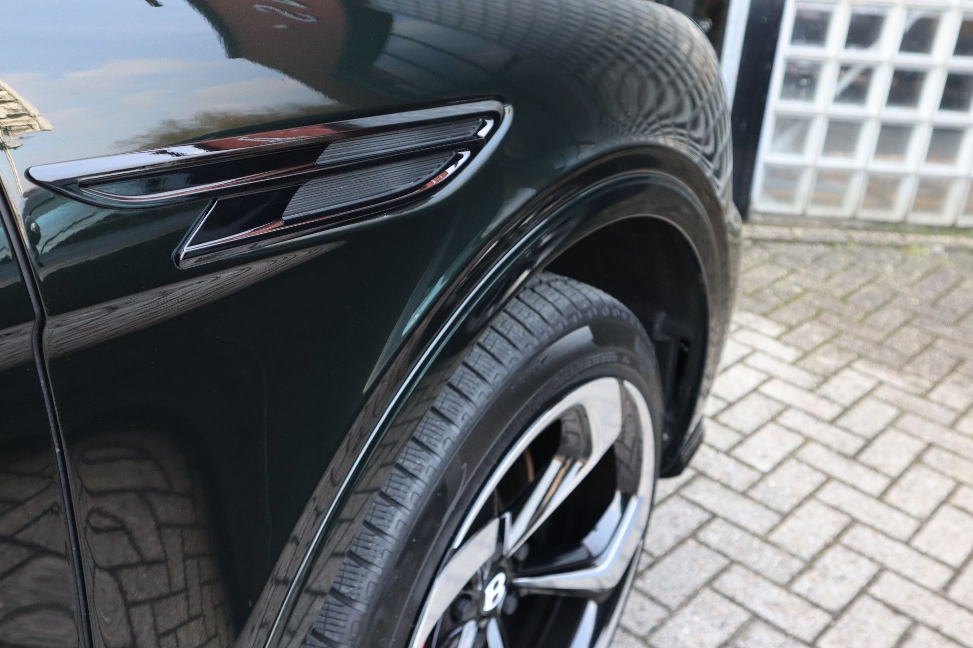 Afbeelding Bentley Bentayga S 4.0 V8 | Mulliner, Naim Audio, Carbon interieur, Massage, Nachtzicht, Panoramadak, Zitklima, Stuurverwarming, Trekhaak, Zonweringspakket