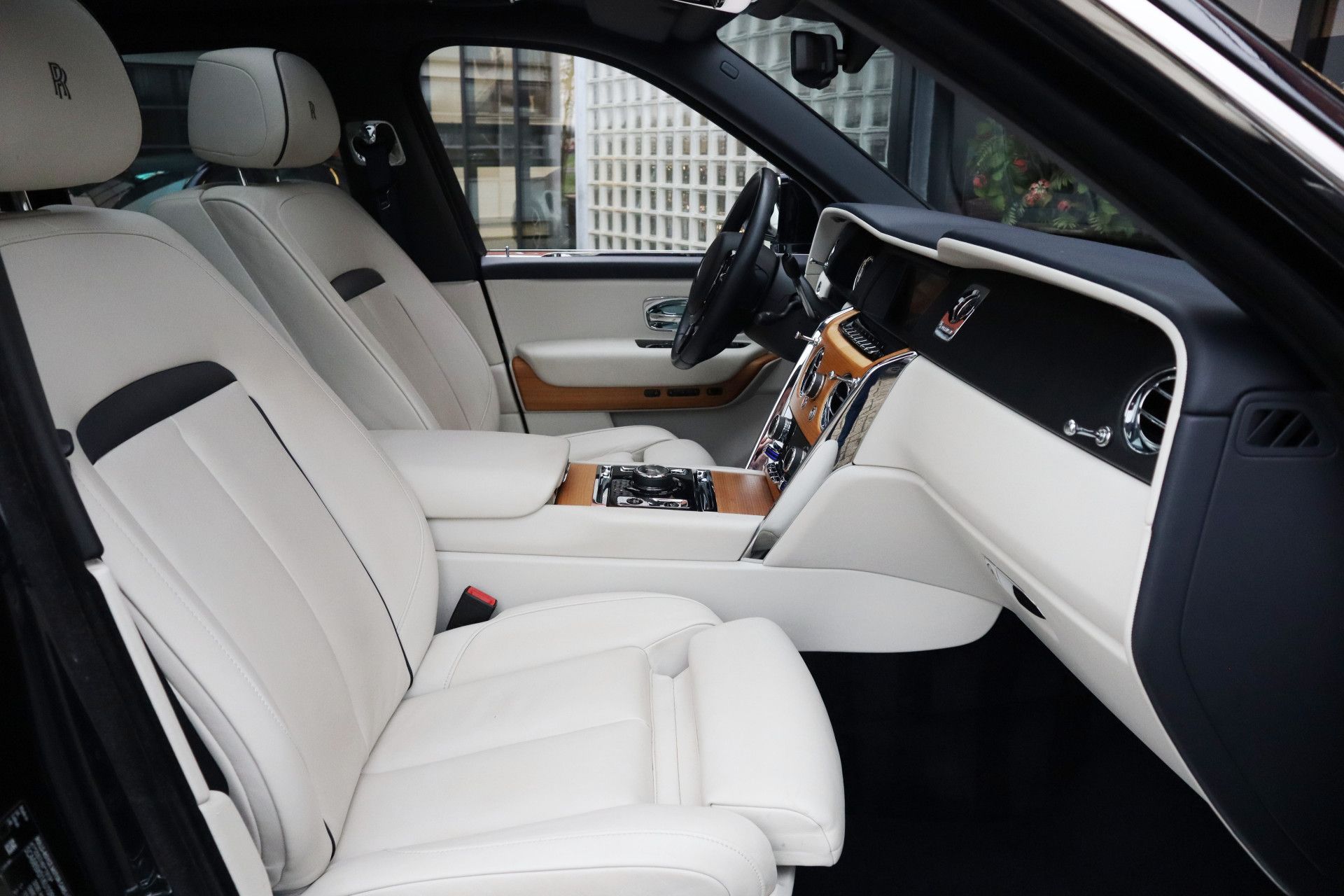 Afbeelding Rolls-Royce Cullinan 6.75 V12 | Bespoke Audio, Massage, Entertainment, Nachtzicht, Panoramadak, Trekhaak, Stoelverwarming, Stuurverwarming, ACC