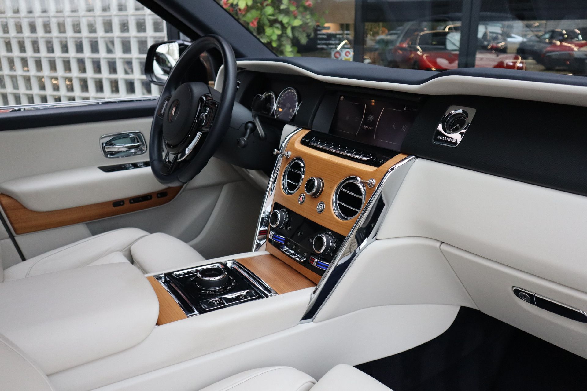 Afbeelding Rolls-Royce Cullinan 6.75 V12 | Bespoke Audio, Massage, Entertainment, Nachtzicht, Panoramadak, Trekhaak, Stoelverwarming, Stuurverwarming, ACC