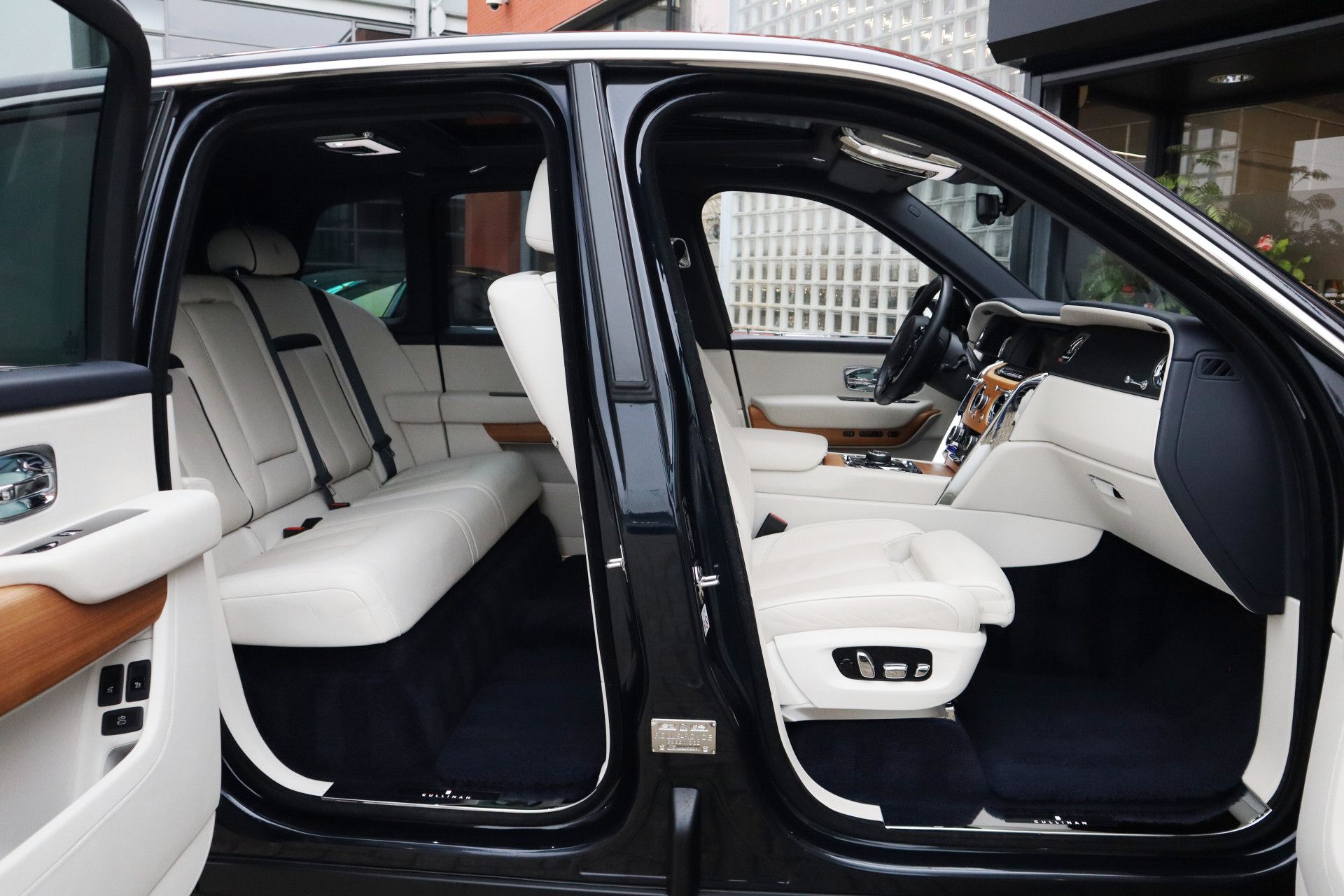 Afbeelding Rolls-Royce Cullinan 6.75 V12 | Bespoke Audio, Massage, Entertainment, Nachtzicht, Panoramadak, Trekhaak, Stoelverwarming, Stuurverwarming, ACC