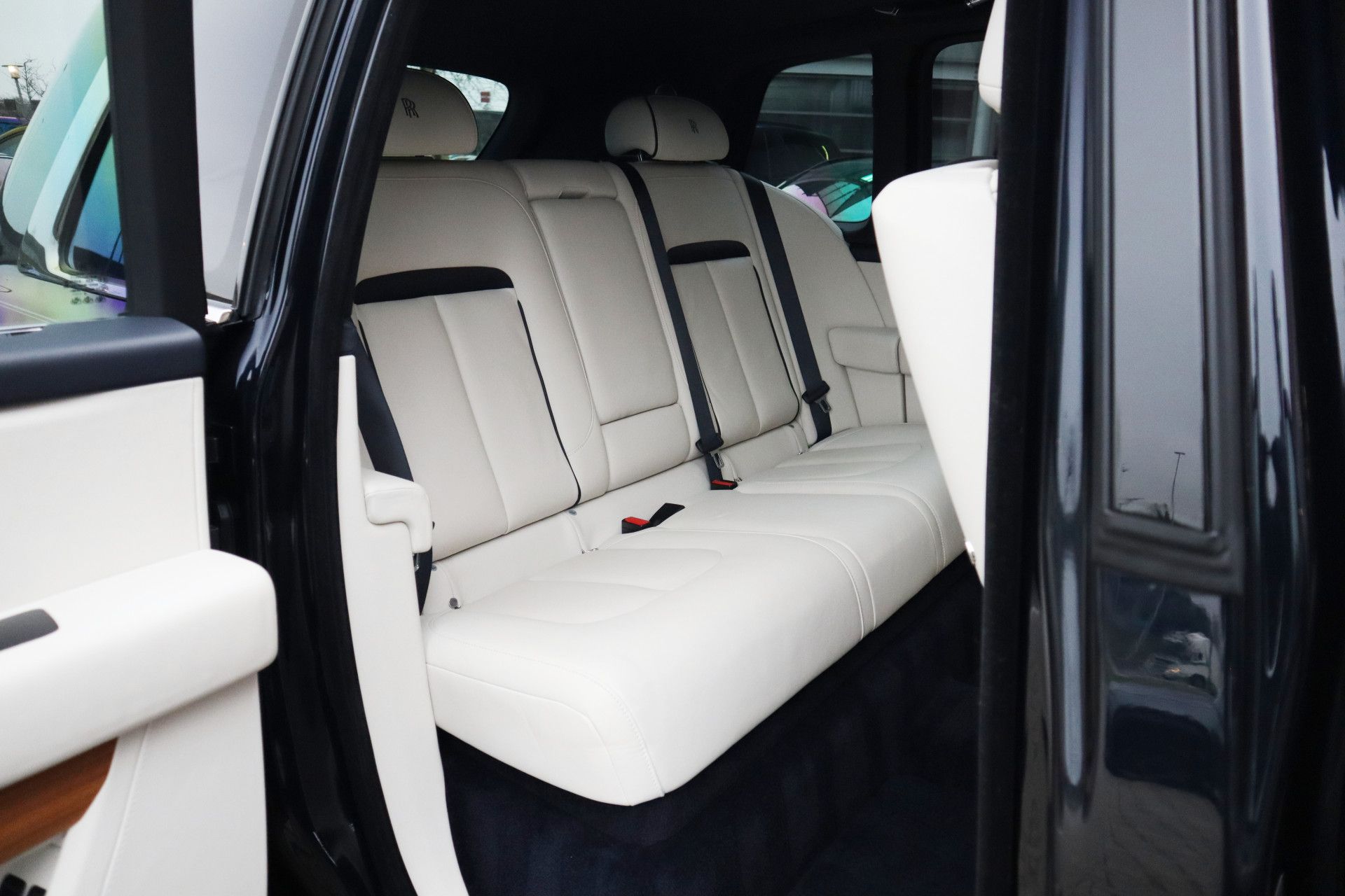 Afbeelding Rolls-Royce Cullinan 6.75 V12 | Bespoke Audio, Massage, Entertainment, Nachtzicht, Panoramadak, Trekhaak, Stoelverwarming, Stuurverwarming, ACC