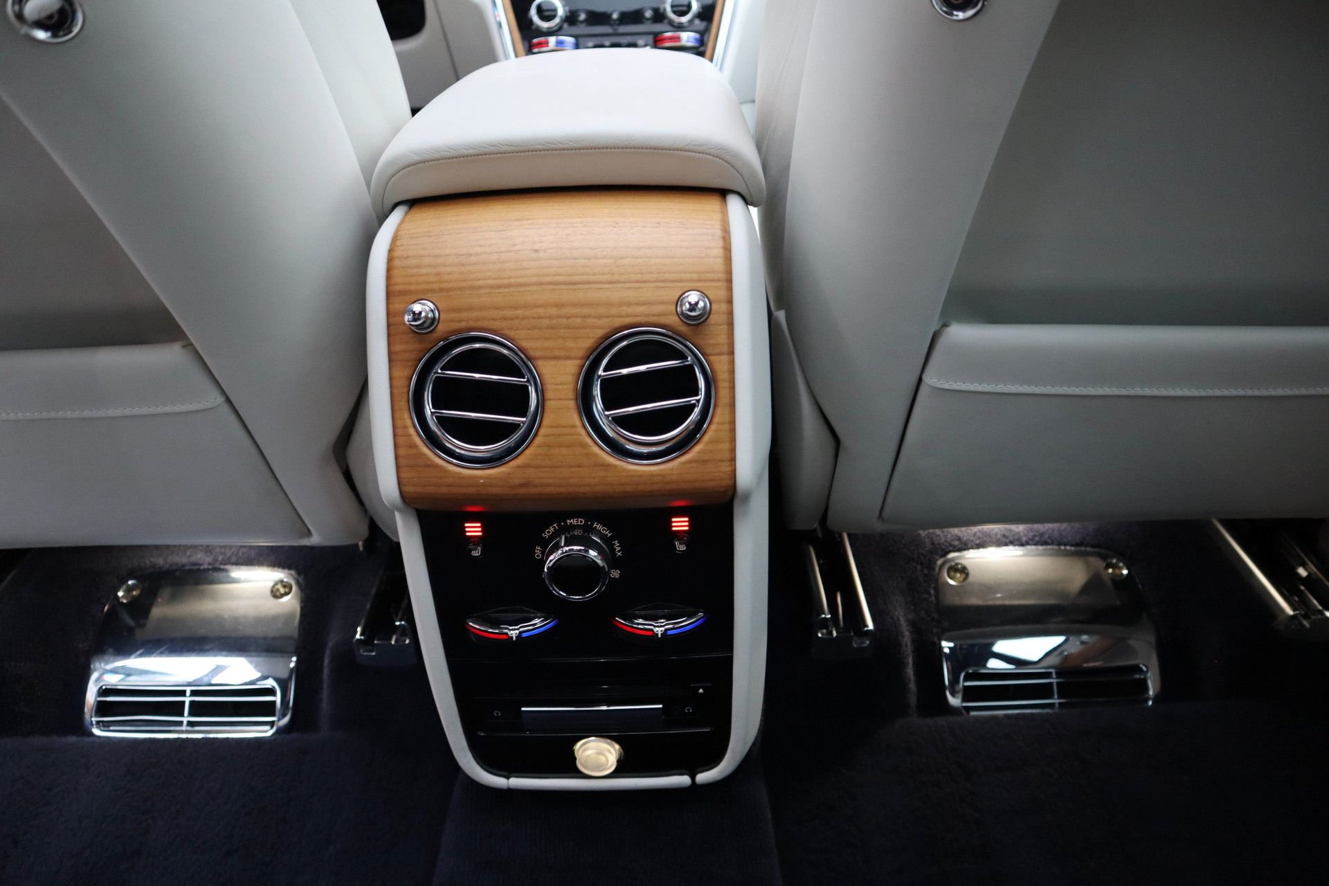 Afbeelding Rolls-Royce Cullinan 6.75 V12 | Bespoke Audio, Massage, Entertainment, Nachtzicht, Panoramadak, Trekhaak, Stoelverwarming, Stuurverwarming, ACC