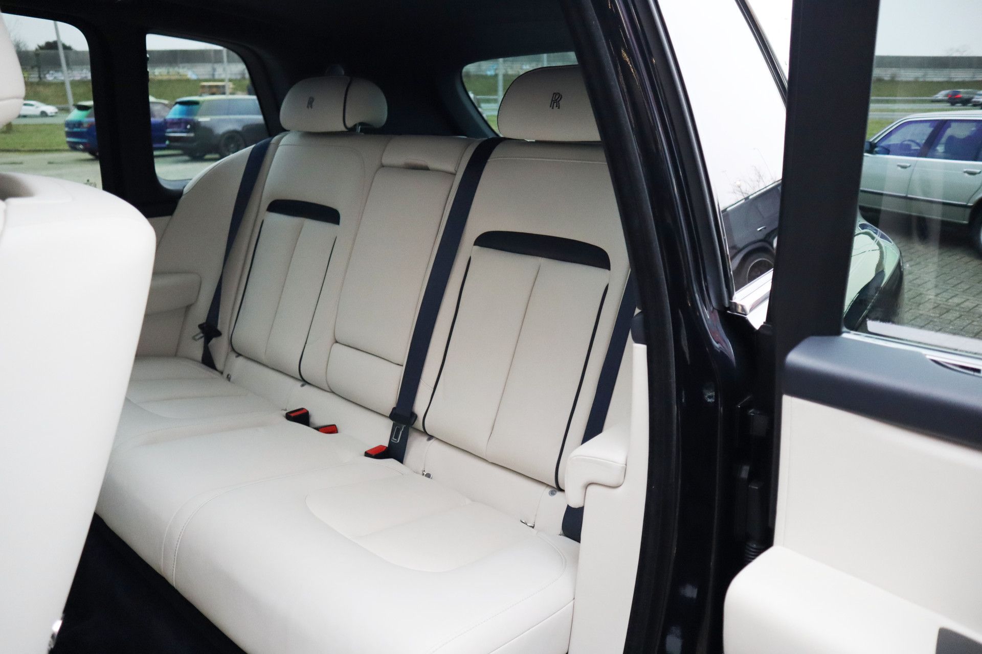 Afbeelding Rolls-Royce Cullinan 6.75 V12 | Bespoke Audio, Massage, Entertainment, Nachtzicht, Panoramadak, Trekhaak, Stoelverwarming, Stuurverwarming, ACC
