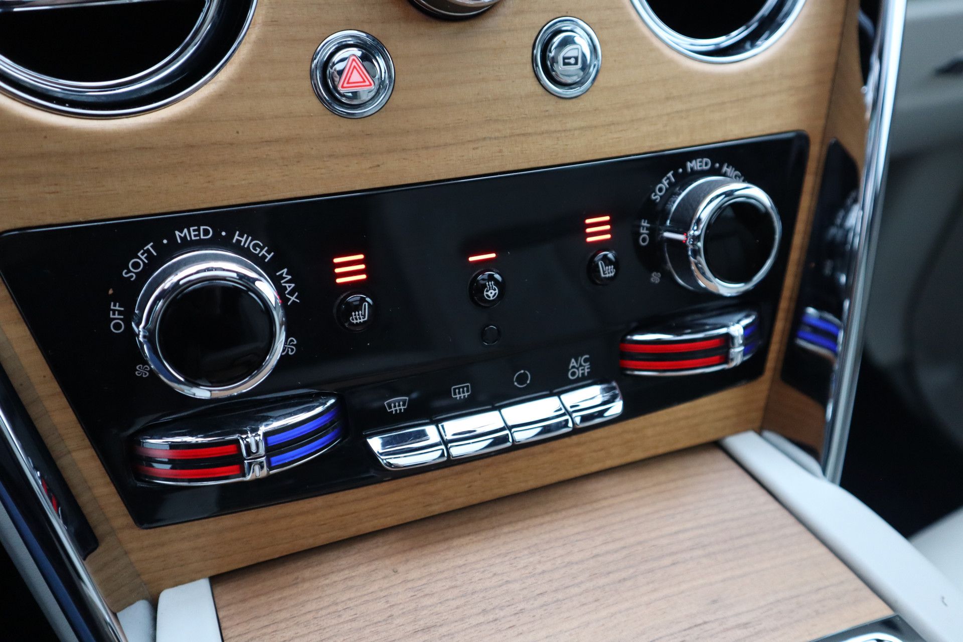 Afbeelding Rolls-Royce Cullinan 6.75 V12 | Bespoke Audio, Massage, Entertainment, Nachtzicht, Panoramadak, Trekhaak, Stoelverwarming, Stuurverwarming, ACC