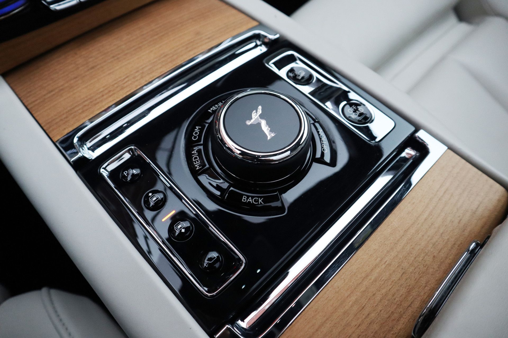 Afbeelding Rolls-Royce Cullinan 6.75 V12 | Bespoke Audio, Massage, Entertainment, Nachtzicht, Panoramadak, Trekhaak, Stoelverwarming, Stuurverwarming, ACC