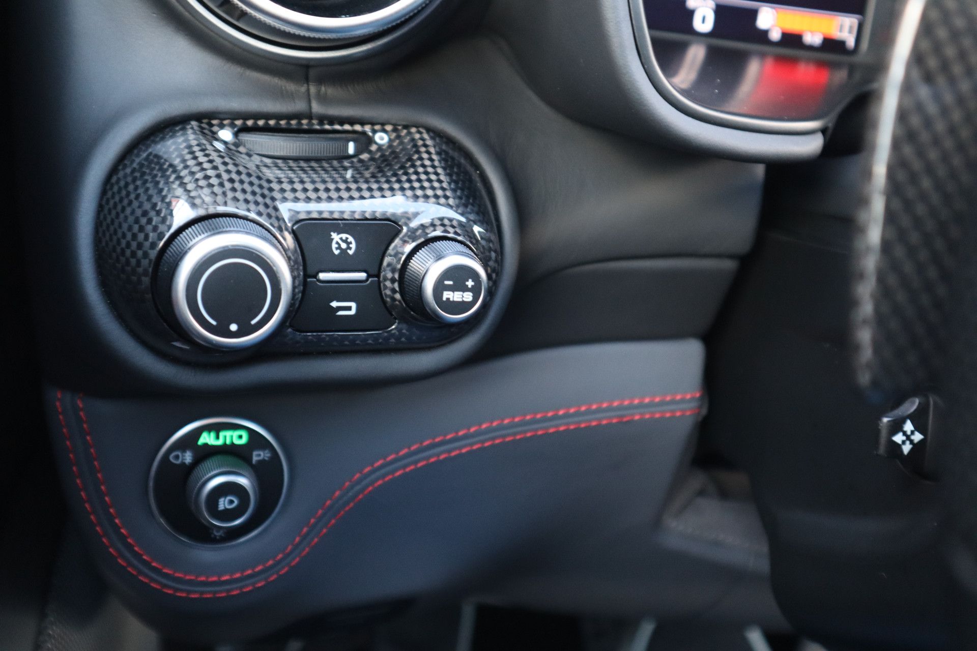 Afbeelding Ferrari Portofino 3.9 V8 HELE | Carbon in/ex, Passenger display, JBL, Elektrisch verst. Daytona stoelen, Stoelverwarming, Camera, Apple Carplay