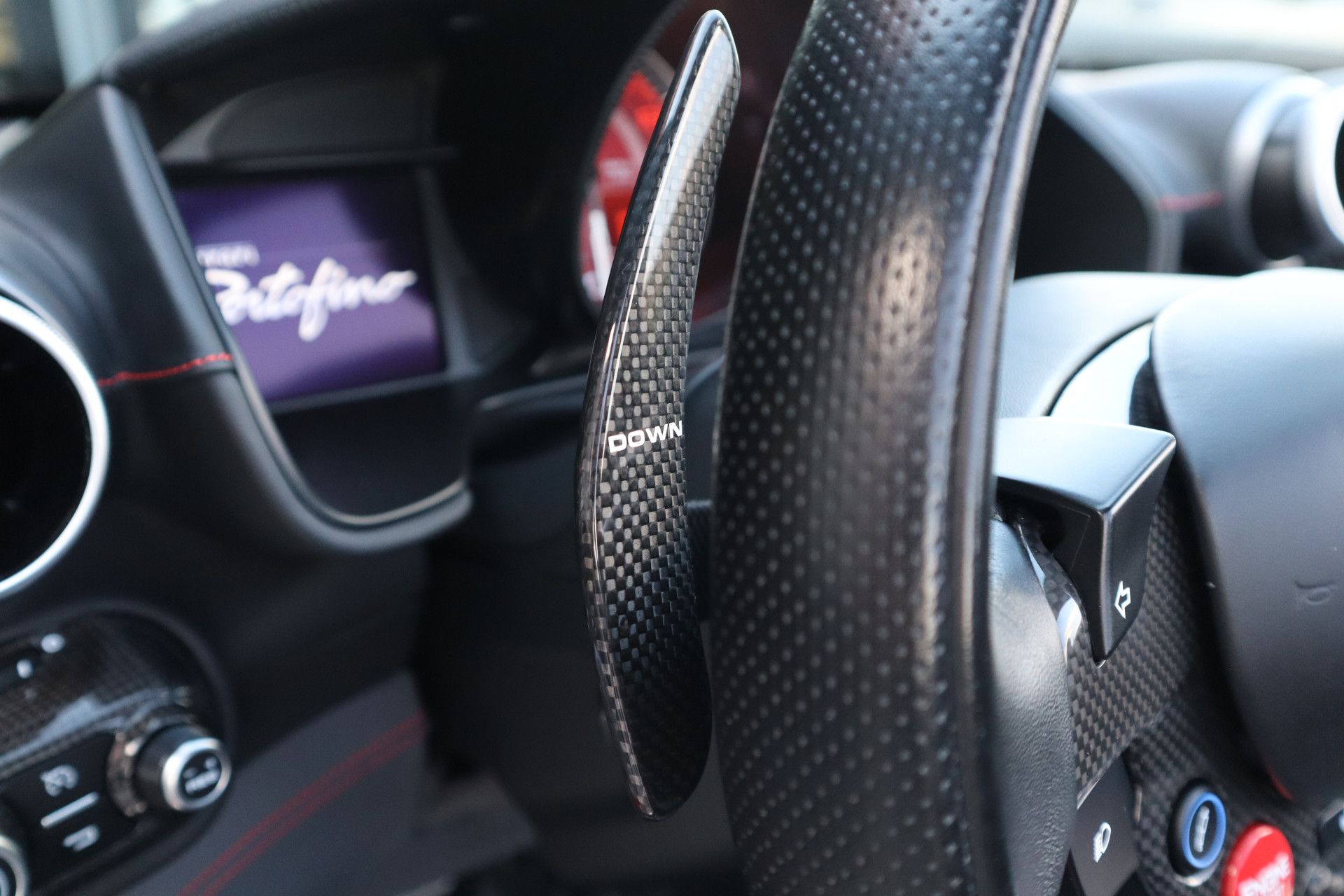 Afbeelding Ferrari Portofino 3.9 V8 HELE | Carbon in/ex, Passenger display, JBL, Elektrisch verst. Daytona stoelen, Stoelverwarming, Camera, Apple Carplay