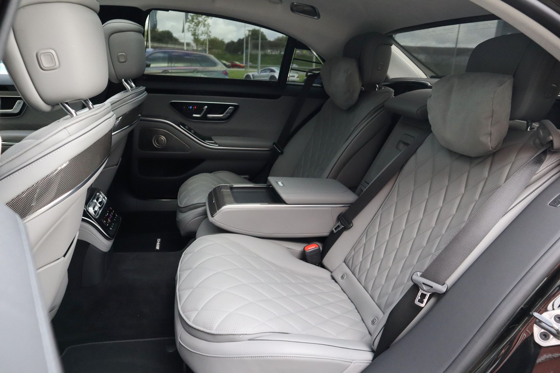 Afbeelding Mercedes-Benz S-Klasse 580 4MATIC Lang | Brabus 571pk, AMG-Line, Burmester High End 4D, Achterasbesturing, Rij-assistentie Plus pakket, Digital Light, Standkachel, Zonweringspakket, Zitklima