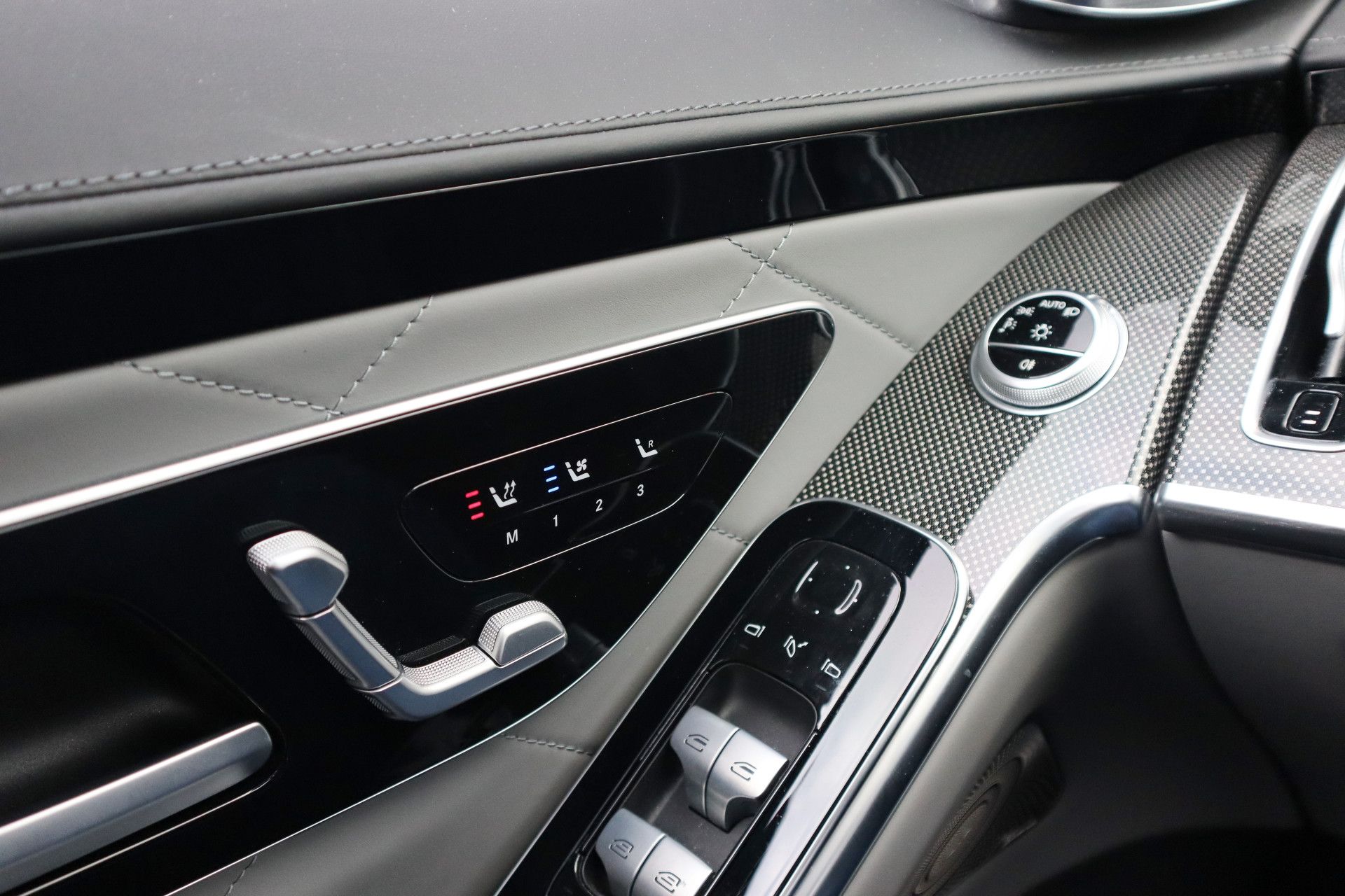 Afbeelding Mercedes-Benz S-Klasse 580 4MATIC Lang | Brabus 571pk, AMG-Line, Burmester High End 4D, Achterasbesturing, Rij-assistentie Plus pakket, Digital Light, Standkachel, Zonweringspakket, Zitklima