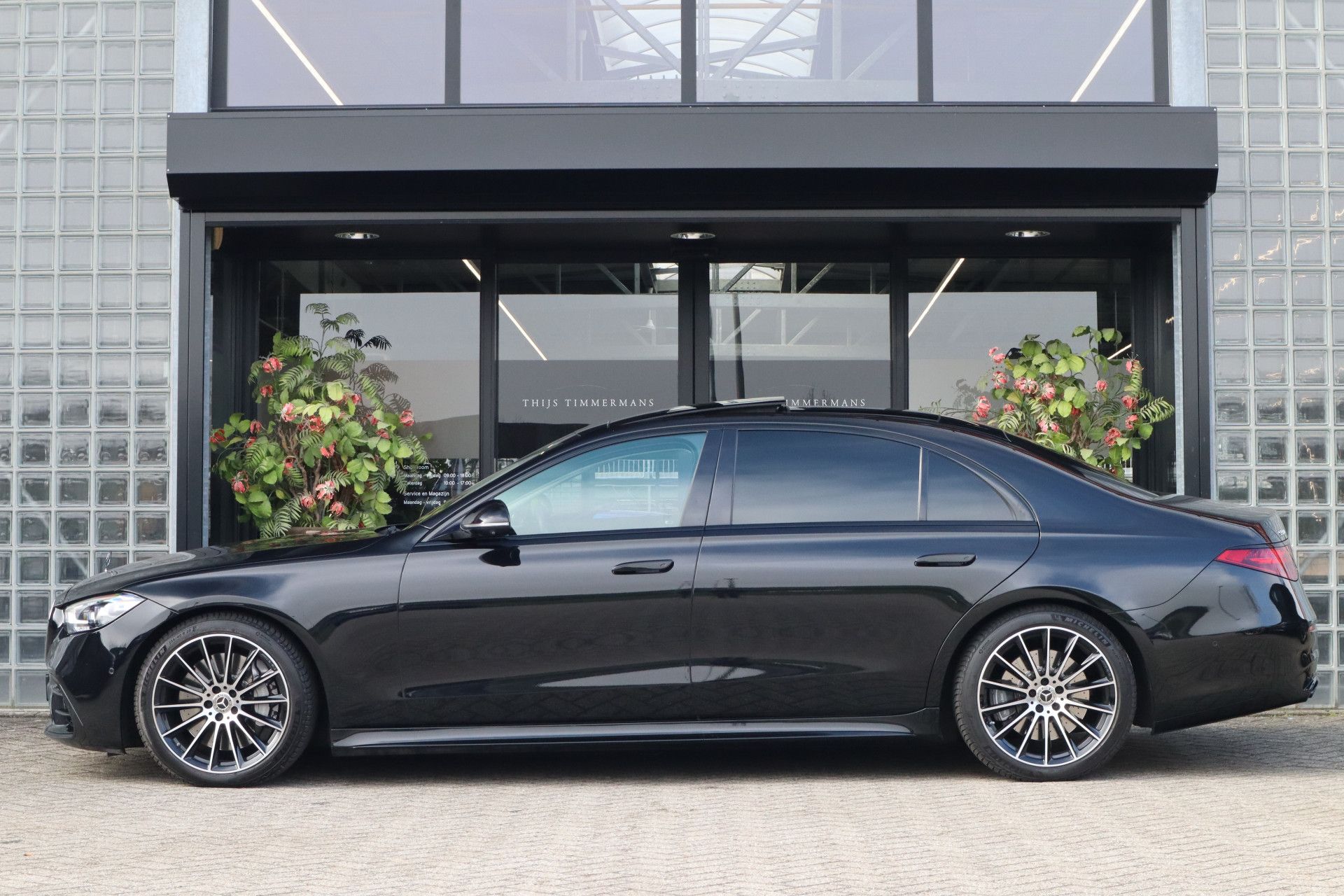 Afbeelding Mercedes-Benz S-Klasse 580 4MATIC Lang | Brabus 571pk, AMG-Line, Burmester High End 4D, Achterasbesturing, Rij-assistentie Plus pakket, Digital Light, Standkachel, Zonweringspakket, Zitklima