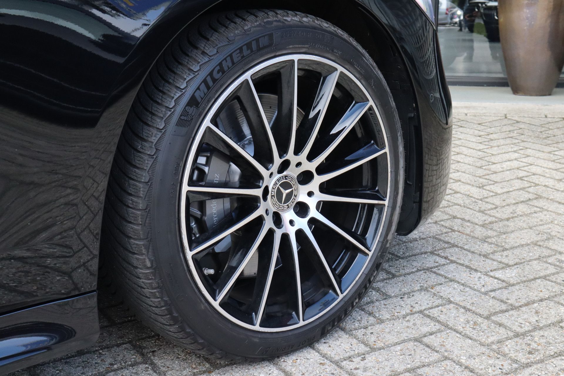 Afbeelding Mercedes-Benz S-Klasse 580 4MATIC Lang | Brabus 571pk, AMG-Line, Burmester High End 4D, Achterasbesturing, Rij-assistentie Plus pakket, Digital Light, Standkachel, Zonweringspakket, Zitklima