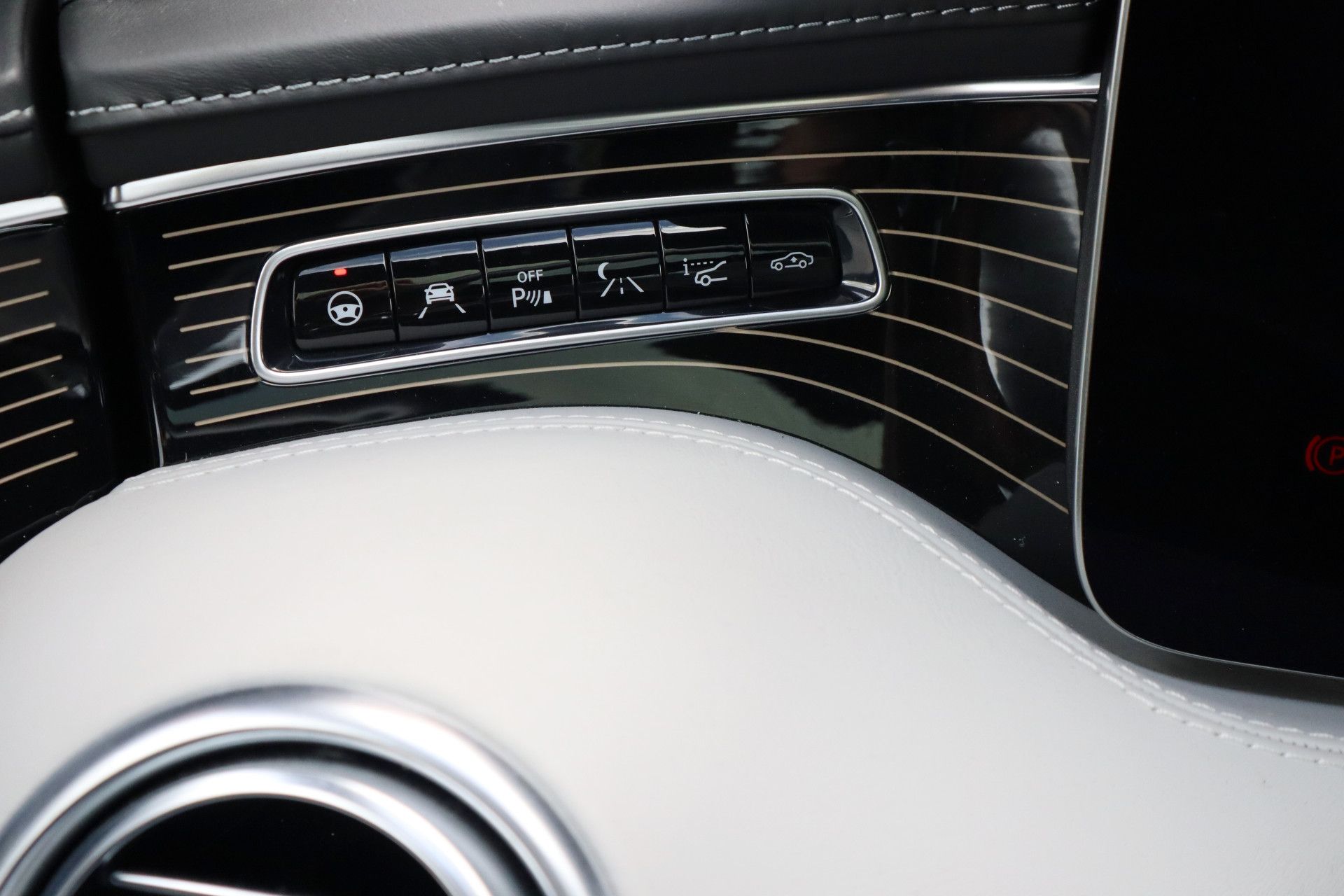 Afbeelding Mercedes-AMG S-Klasse Coupé  65 | Burmester High End, Magic Skydak, Swarovski-koplampen, Massage, Airscarf, Zitklima, Stuurverwarming, Nachtzicht, Rij-ass. Plus pakket, Driver's Package