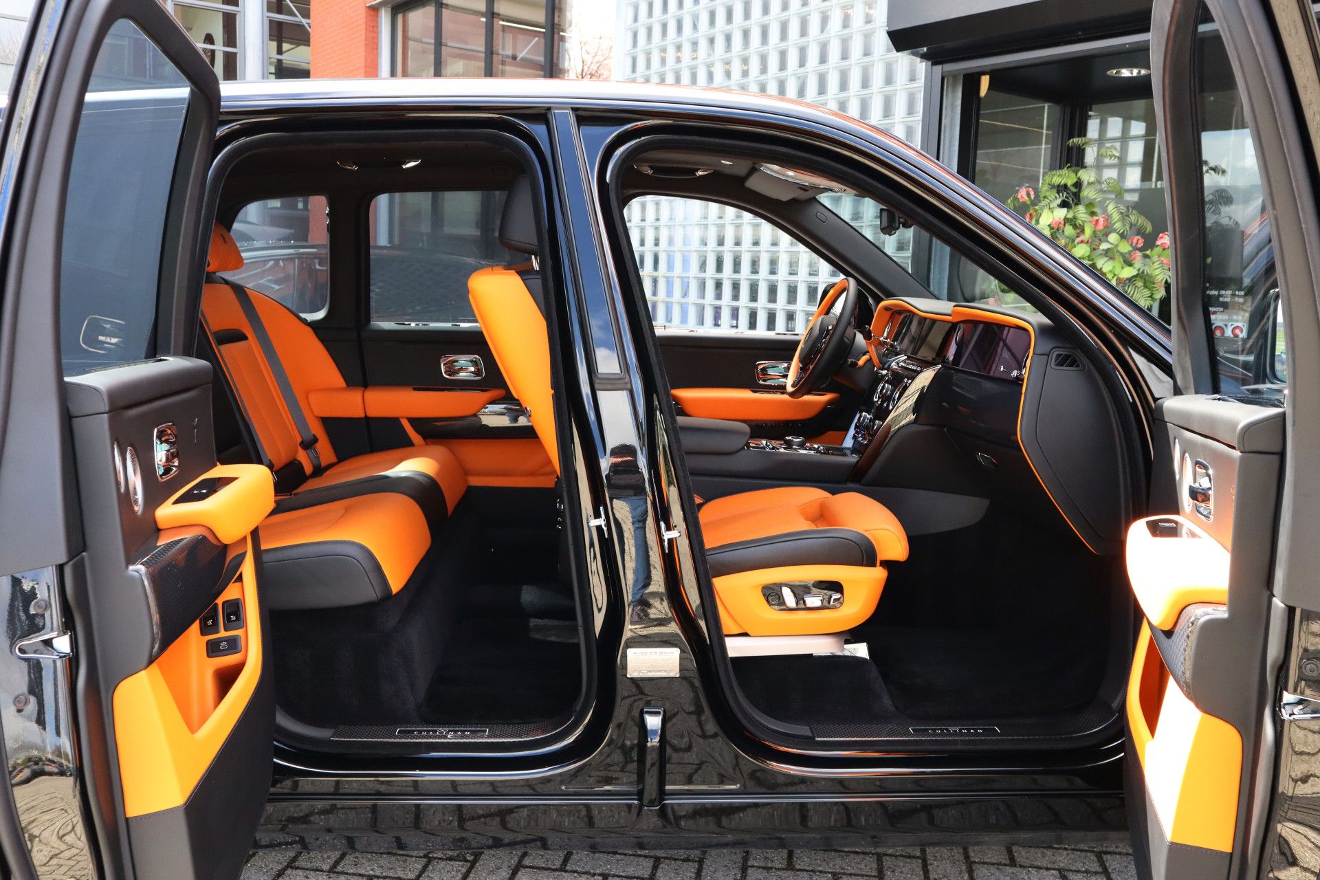 Afbeelding Rolls-Royce Cullinan BLACK BADGE 6.75 V12 | Series II, Starlight, Bespoke Audio, Massage, Entertainment