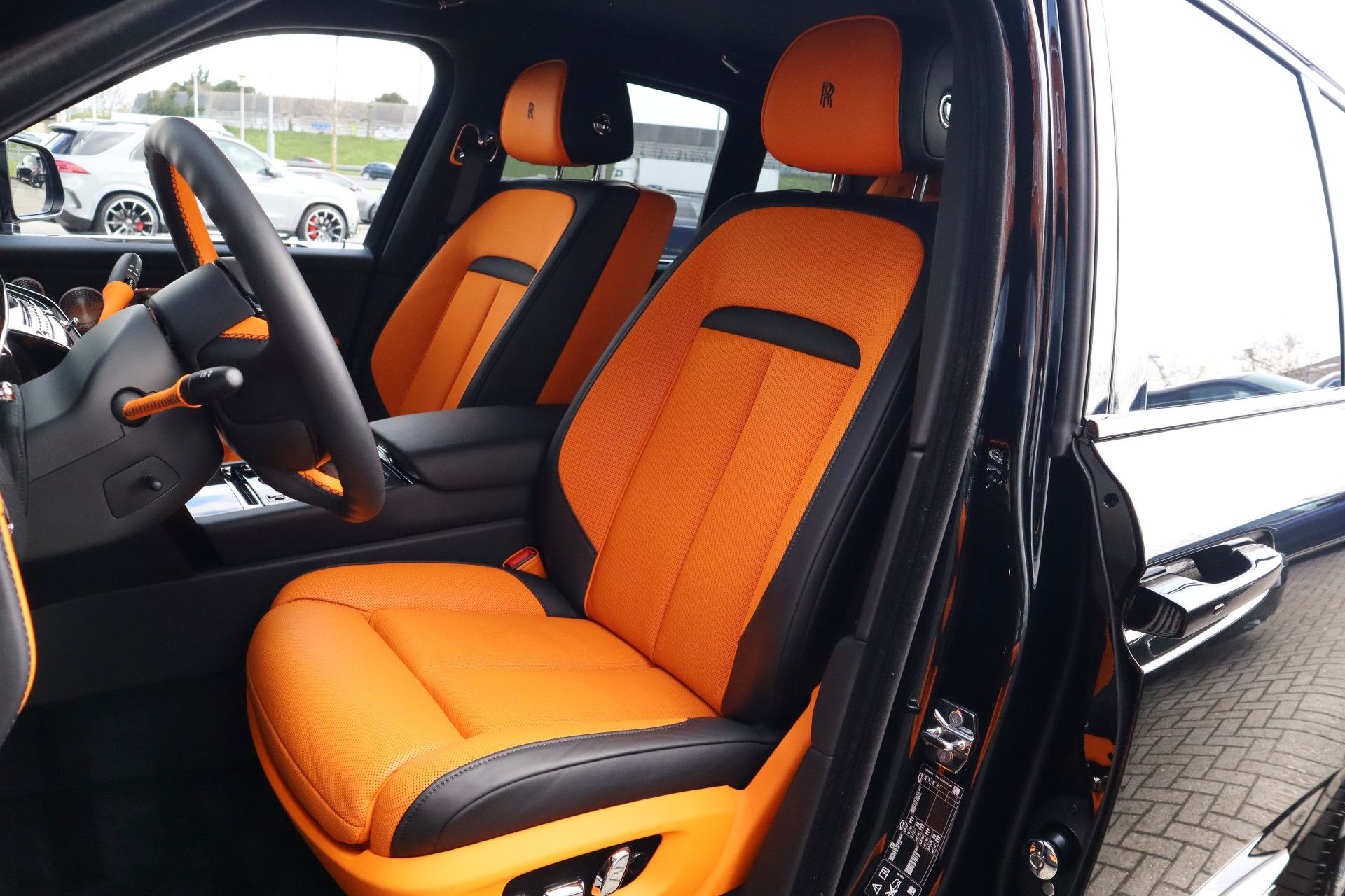 Afbeelding Rolls-Royce Cullinan BLACK BADGE 6.75 V12 | Series II, Starlight, Bespoke Audio, Massage, Entertainment