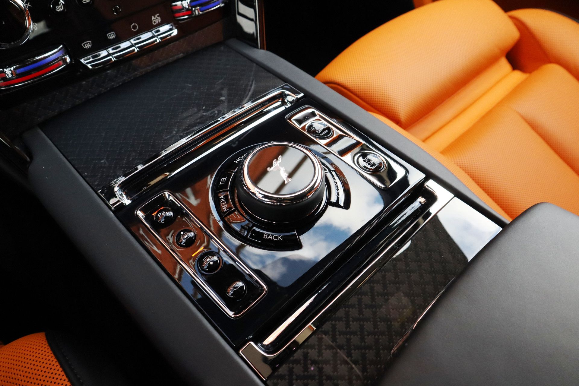 Afbeelding Rolls-Royce Cullinan BLACK BADGE 6.75 V12 | Series II, Starlight, Bespoke Audio, Massage, Entertainment