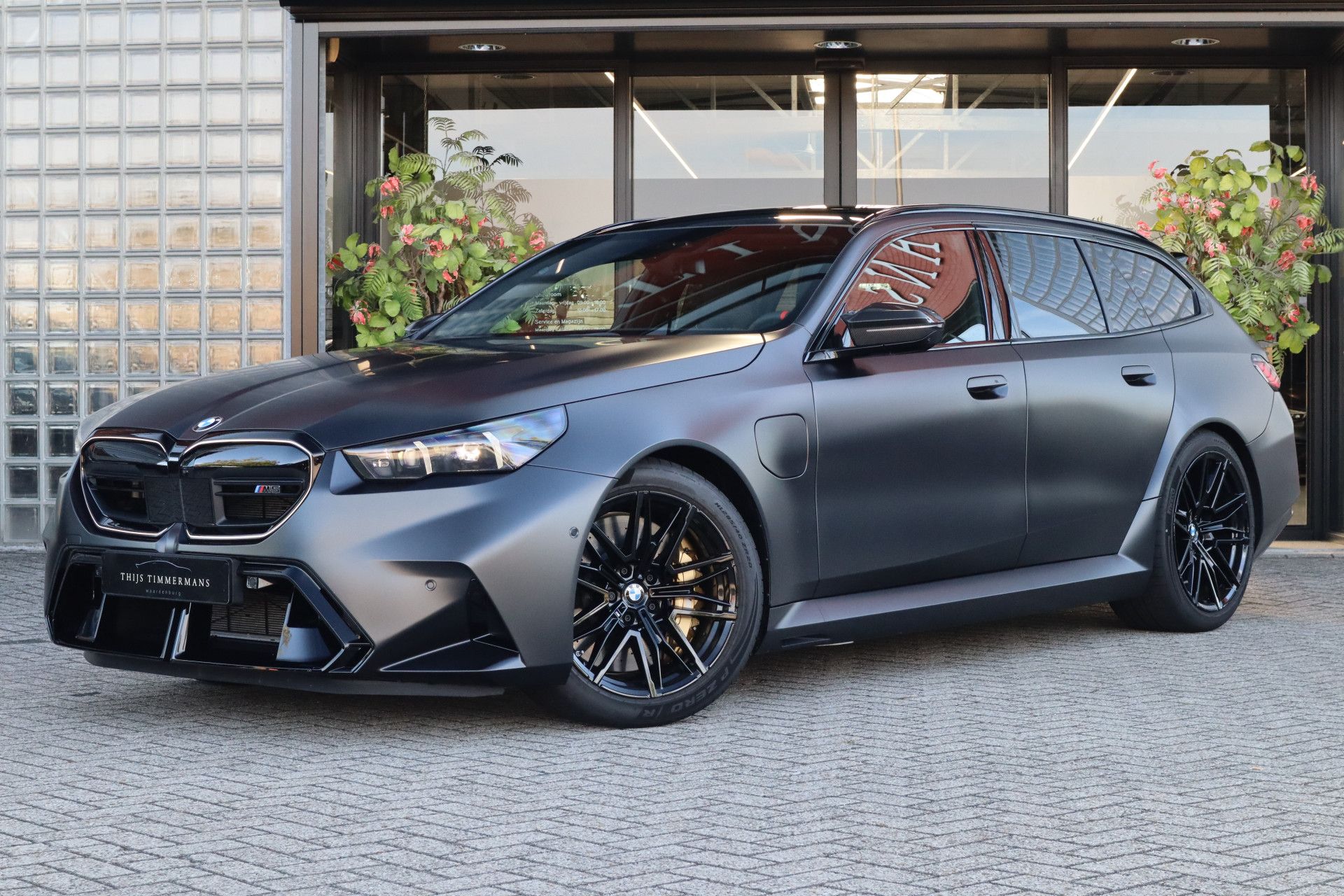 Afbeelding BMW M5 Touring | Keramisch, Carbon in/ex, Bowers&Wilkins, Panoramadak, Trekhaak, Zitklima, Stuurverwarming, Zonweringspakket