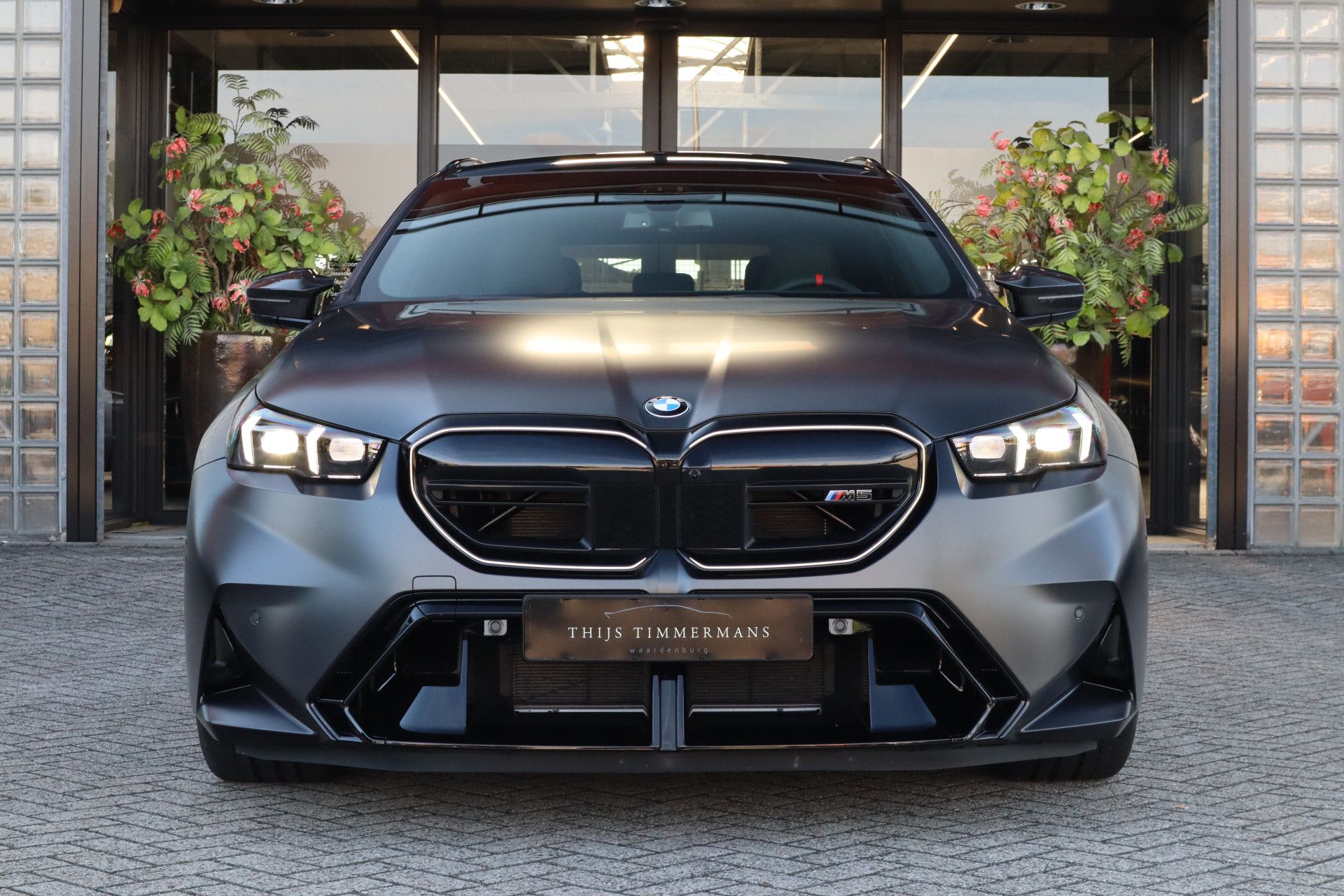 Afbeelding BMW M5 Touring | Keramisch, Carbon in/ex, Bowers&Wilkins, Panoramadak, Trekhaak, Zitklima, Stuurverwarming, Zonweringspakket