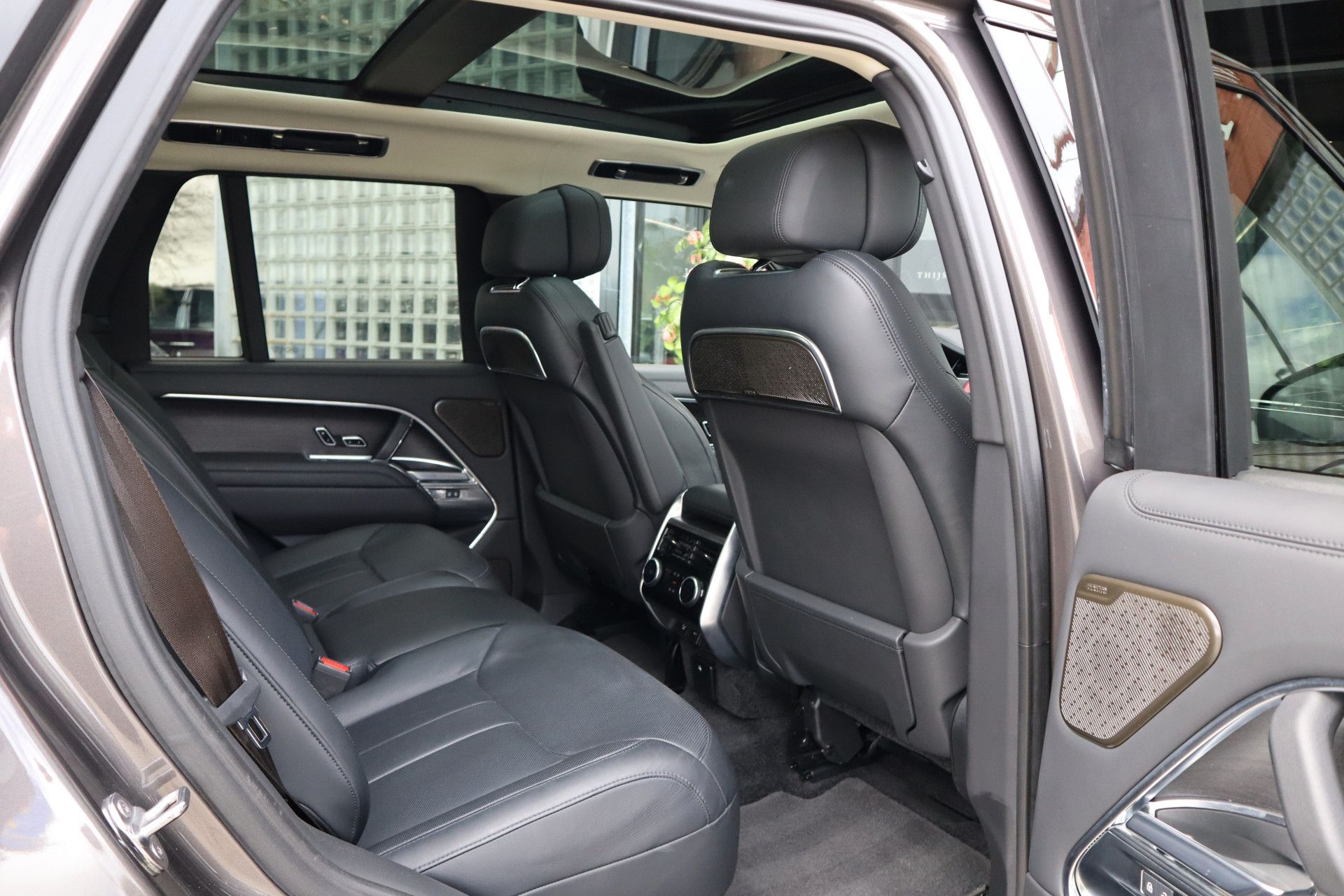 Afbeelding Land Rover Range Rover D350 Autobiography | Meridian Signature Audio, Achterasbesturing, Massage, Trekhaak, Pano, Zonweringspakket, Zitklima, Stuurverwarming, ACC