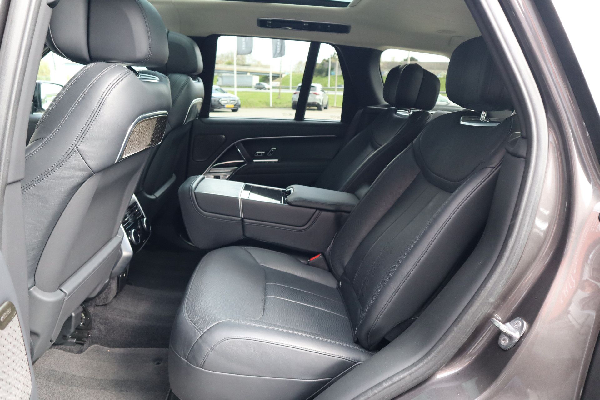 Afbeelding Land Rover Range Rover D350 Autobiography | Meridian Signature Audio, Achterasbesturing, Massage, Trekhaak, Pano, Zonweringspakket, Zitklima, Stuurverwarming, ACC