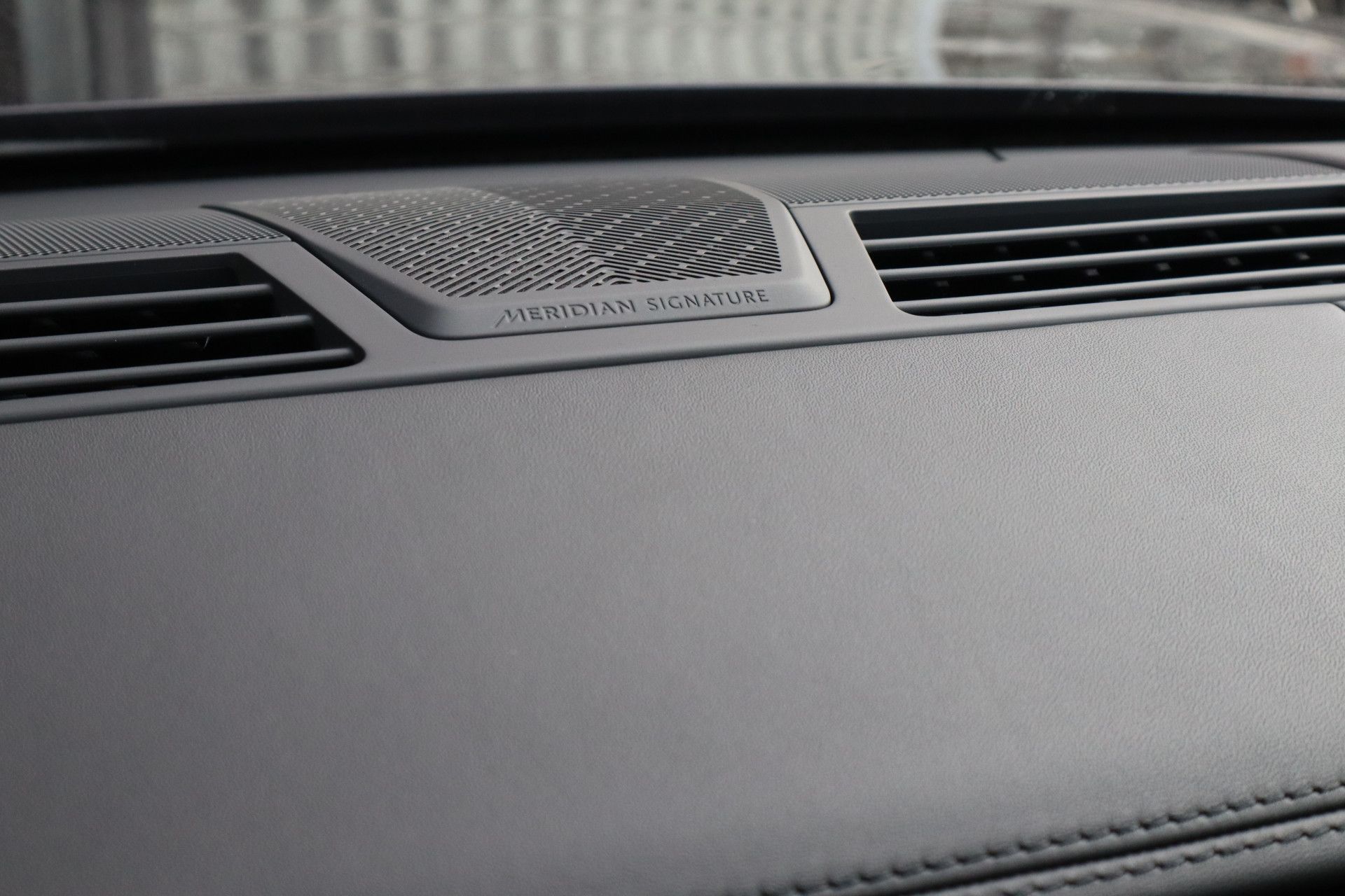 Afbeelding Land Rover Range Rover D350 Autobiography | Meridian Signature Audio, Achterasbesturing, Massage, Trekhaak, Pano, Zonweringspakket, Zitklima, Stuurverwarming, ACC