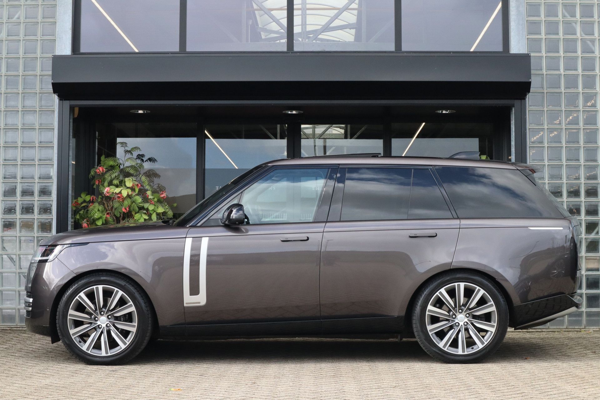 Afbeelding Land Rover Range Rover D350 Autobiography | Meridian Signature Audio, Achterasbesturing, Massage, Trekhaak, Pano, Zonweringspakket, Zitklima, Stuurverwarming, ACC
