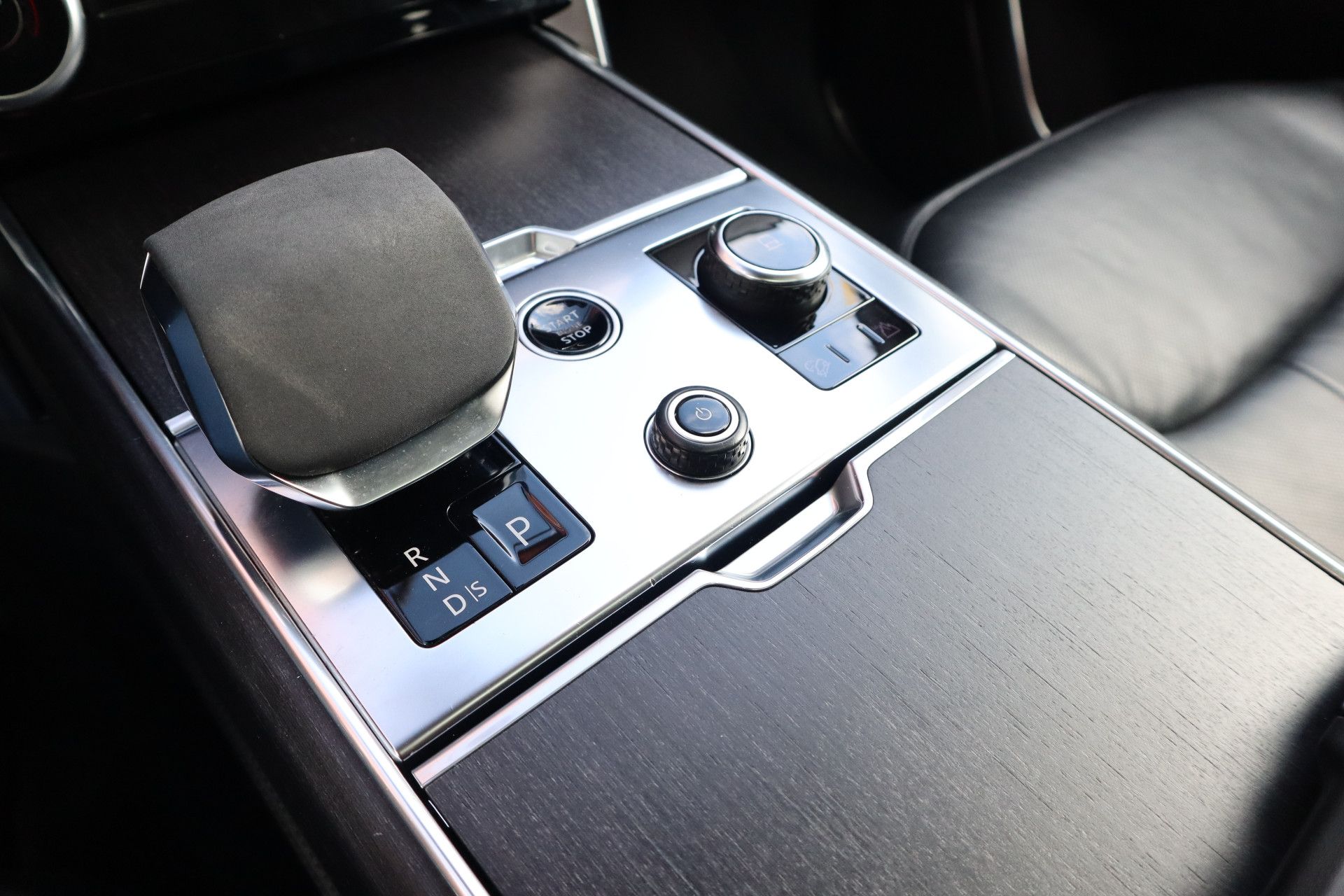 Afbeelding Land Rover Range Rover D350 Autobiography | Meridian Signature Audio, Achterasbesturing, Massage, Trekhaak, Pano, Zonweringspakket, Zitklima, Stuurverwarming, ACC