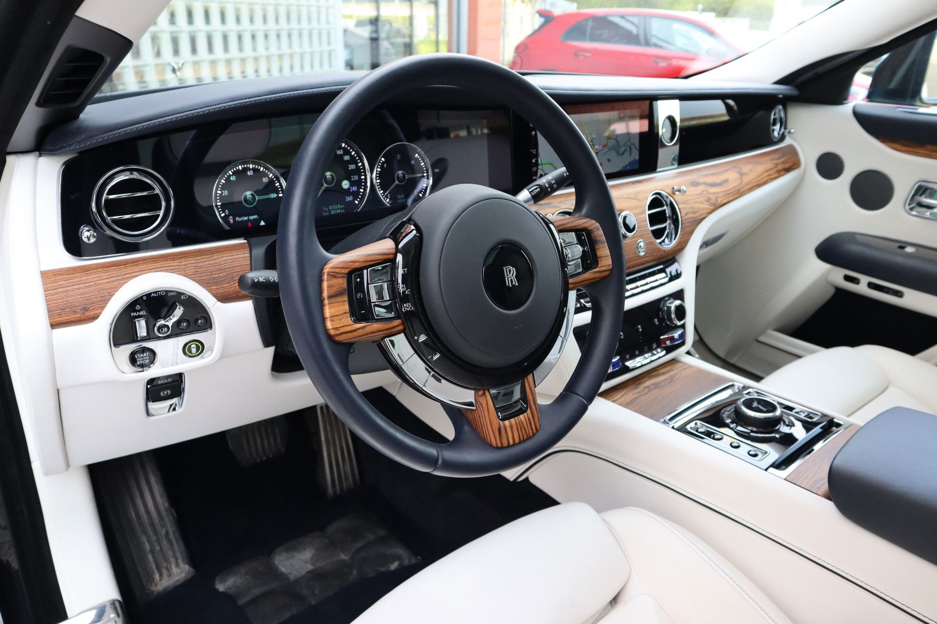 Afbeelding Rolls-Royce Ghost 6.75 V12 | Massagestoelen, Panoramadak, Stoelverwarming, Stuurverwarming, Adaptive CC, Koelkast