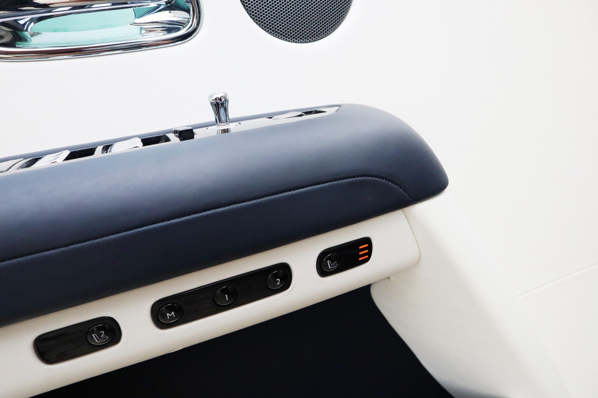 Afbeelding Rolls-Royce Ghost 6.75 V12 | Massagestoelen, Panoramadak, Stoelverwarming, Stuurverwarming, Adaptive CC, Koelkast