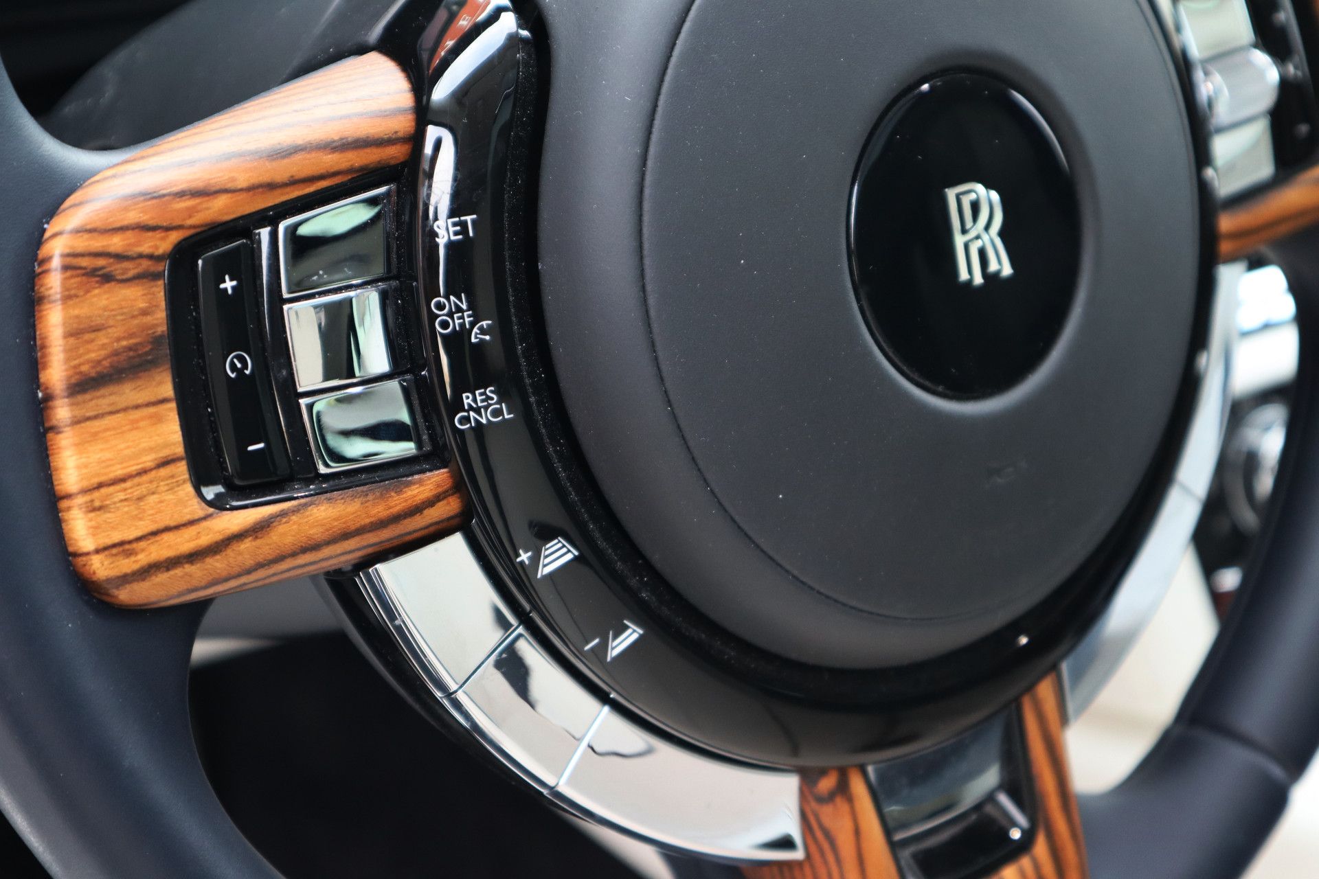Afbeelding Rolls-Royce Ghost 6.75 V12 | Massagestoelen, Panoramadak, Stoelverwarming, Stuurverwarming, Adaptive CC, Koelkast