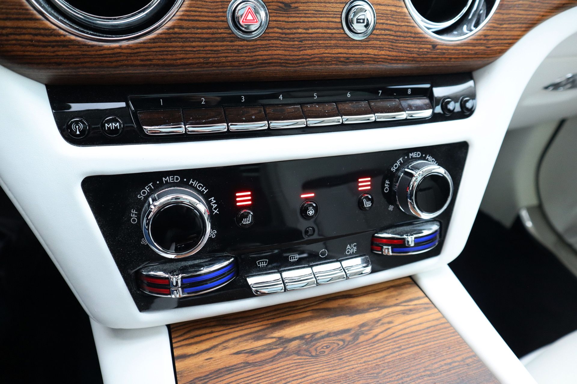 Afbeelding Rolls-Royce Ghost 6.75 V12 | Massagestoelen, Panoramadak, Stoelverwarming, Stuurverwarming, Adaptive CC, Koelkast