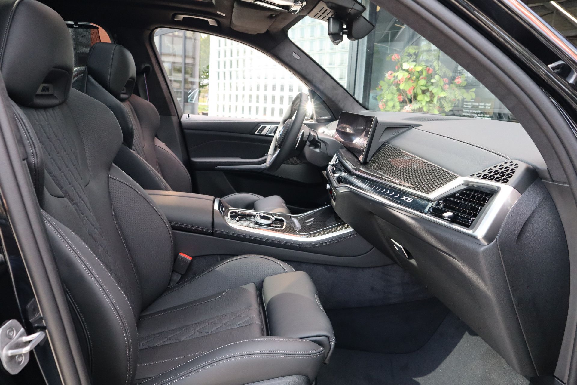 Afbeelding BMW X5 xDrive50e | M Sportpakket Pro, Carbon interieur, Sportstoelen, Massage, Driving Ass. Prof., Harman/Kardon, Trekhaak, Pano, Zitklima, Stuurverwarming