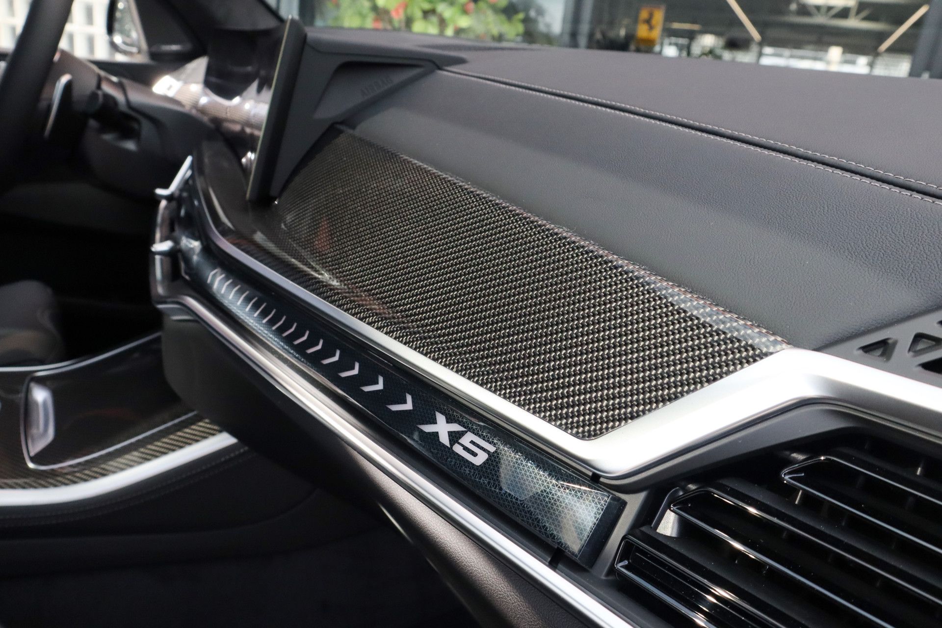 Afbeelding BMW X5 xDrive50e | M Sportpakket Pro, Carbon interieur, Sportstoelen, Massage, Driving Ass. Prof., Harman/Kardon, Trekhaak, Pano, Zitklima, Stuurverwarming