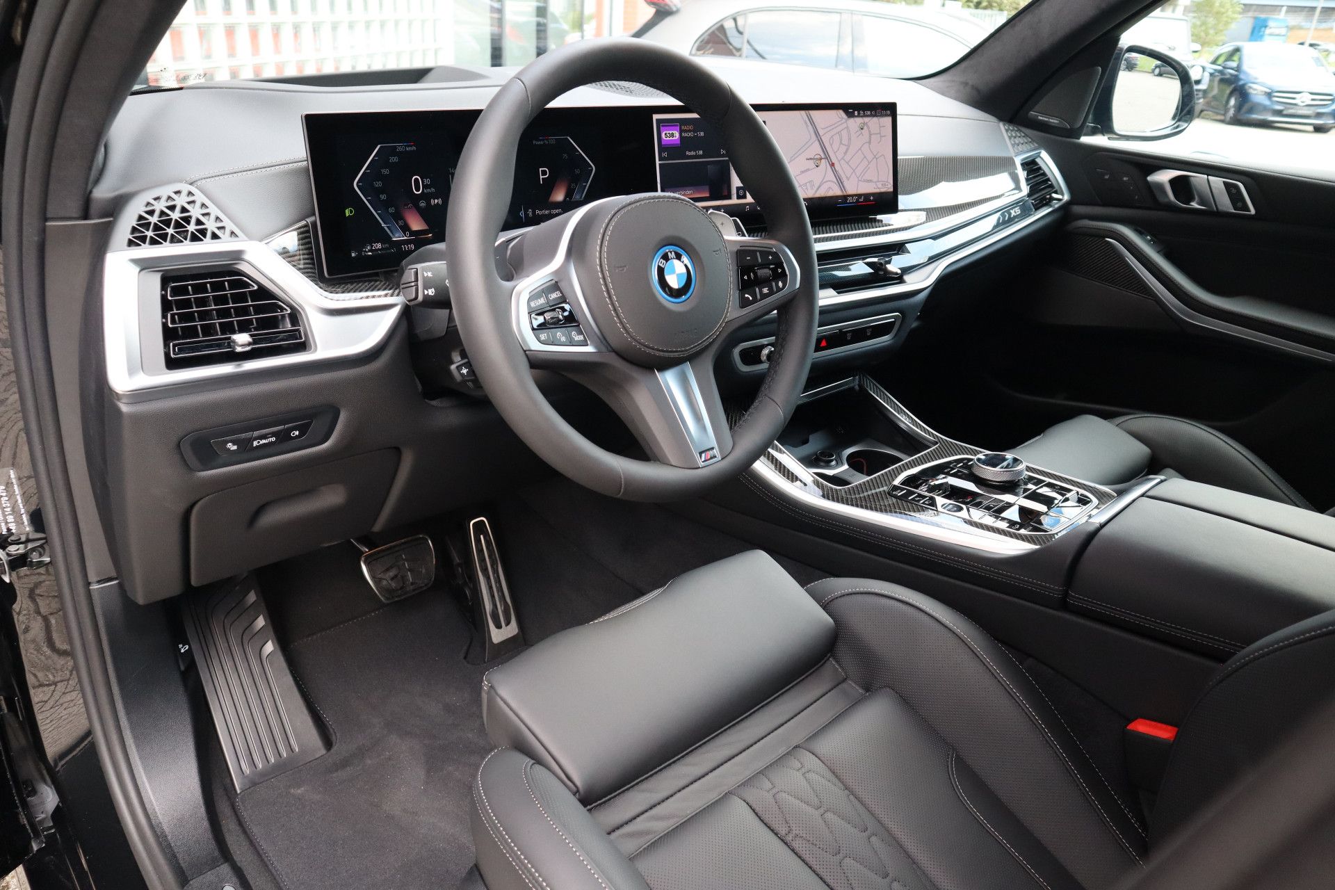 Afbeelding BMW X5 xDrive50e | M Sportpakket Pro, Carbon interieur, Sportstoelen, Massage, Driving Ass. Prof., Harman/Kardon, Trekhaak, Pano, Zitklima, Stuurverwarming