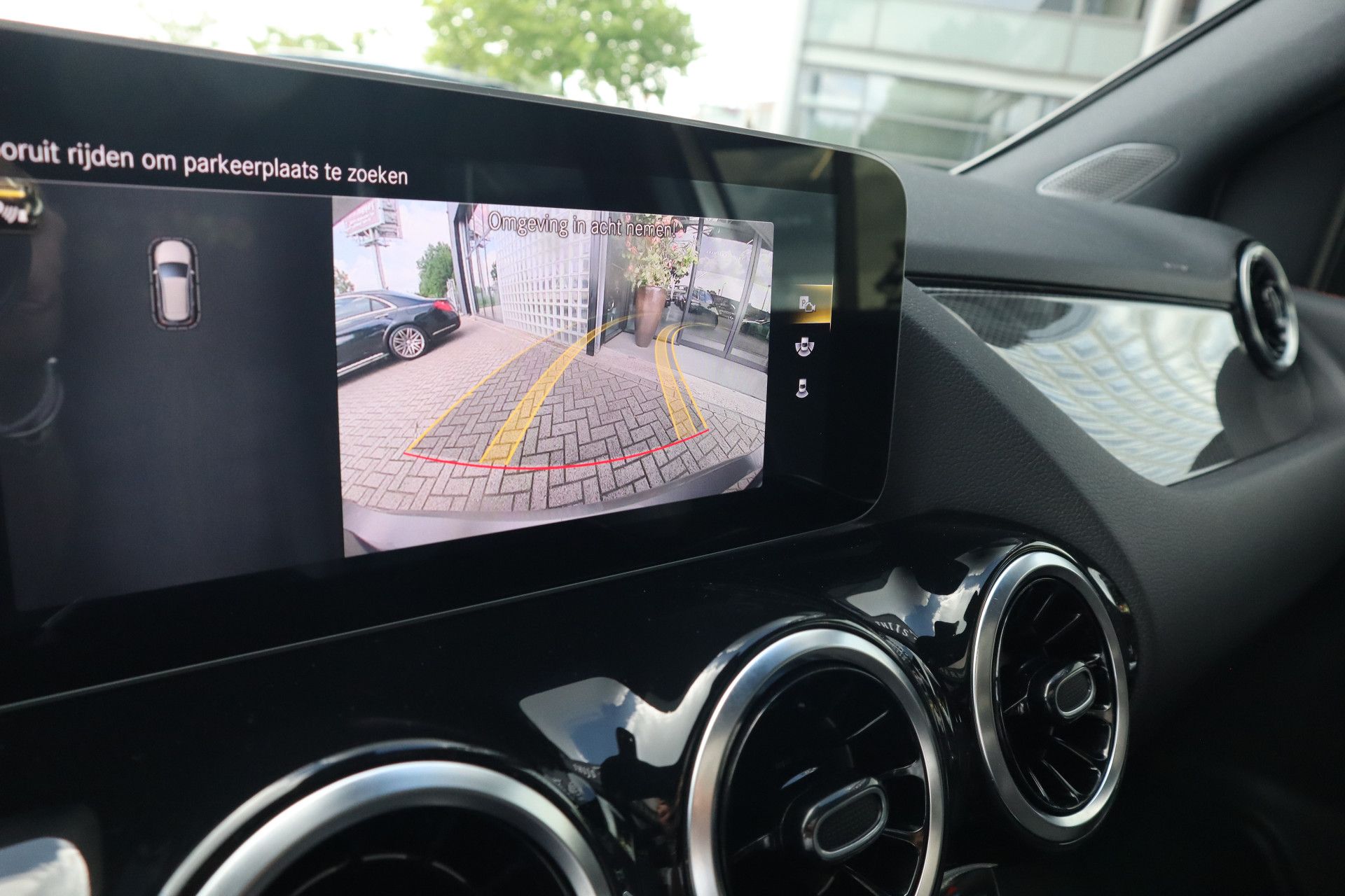 Afbeelding Mercedes-Benz B-Klasse 200 Business Solution AMG Panoramadak, Camera, Apple Carplay, Cruisecontrol, Nightpakket