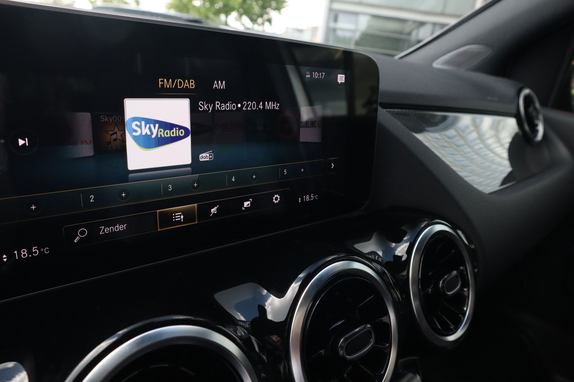 Afbeelding Mercedes-Benz B-Klasse 200 Business Solution AMG Panoramadak, Camera, Apple Carplay, Cruisecontrol, Nightpakket