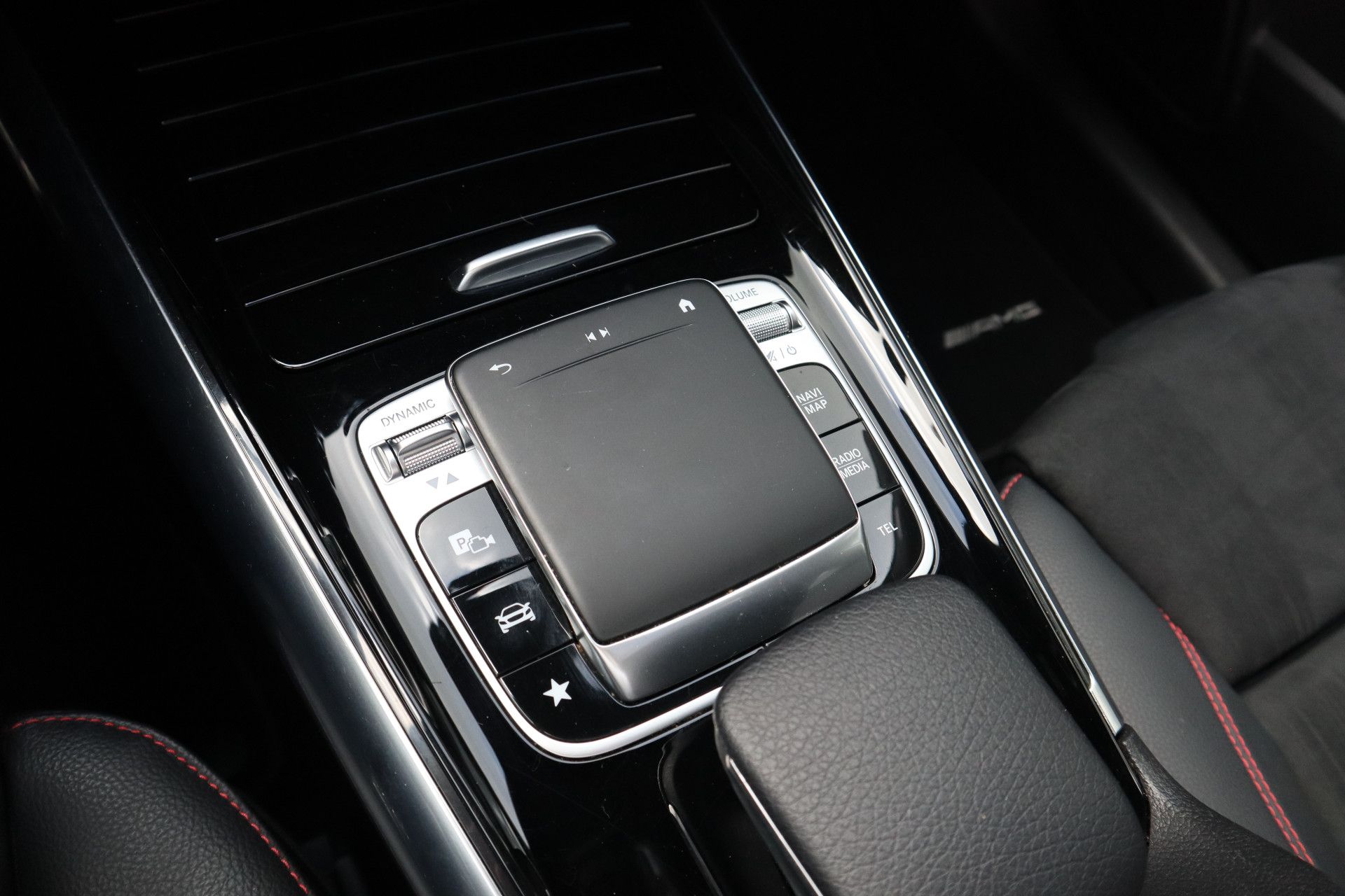 Afbeelding Mercedes-Benz B-Klasse 200 Business Solution AMG Panoramadak, Camera, Apple Carplay, Cruisecontrol, Nightpakket