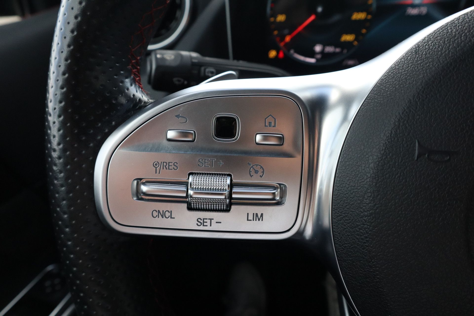 Afbeelding Mercedes-Benz B-Klasse 200 Business Solution AMG Panoramadak, Camera, Apple Carplay, Cruisecontrol, Nightpakket