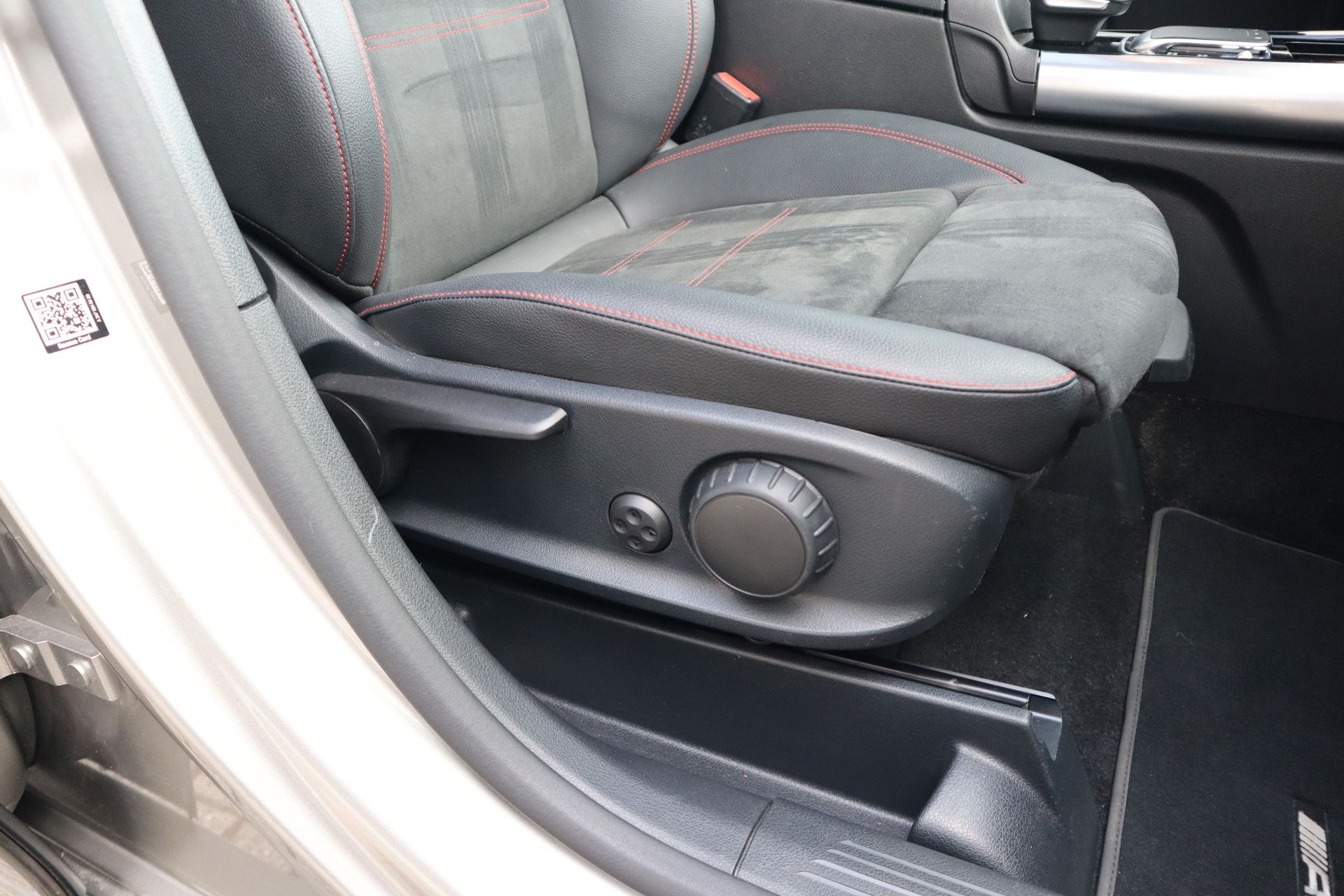 Afbeelding Mercedes-Benz B-Klasse 200 Business Solution AMG Panoramadak, Camera, Apple Carplay, Cruisecontrol, Nightpakket