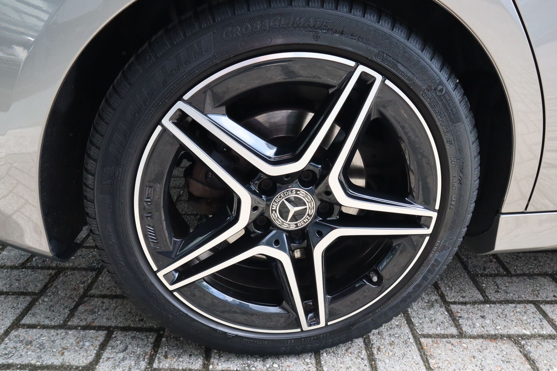 Afbeelding Mercedes-Benz B-Klasse 200 Business Solution AMG Panoramadak, Camera, Apple Carplay, Cruisecontrol, Nightpakket