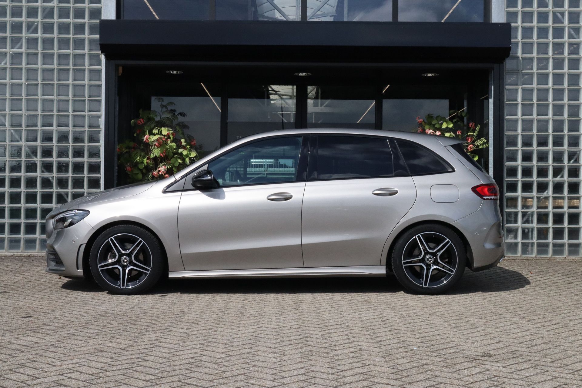 Afbeelding Mercedes-Benz B-Klasse 200 Business Solution AMG Panoramadak, Camera, Apple Carplay, Cruisecontrol, Nightpakket