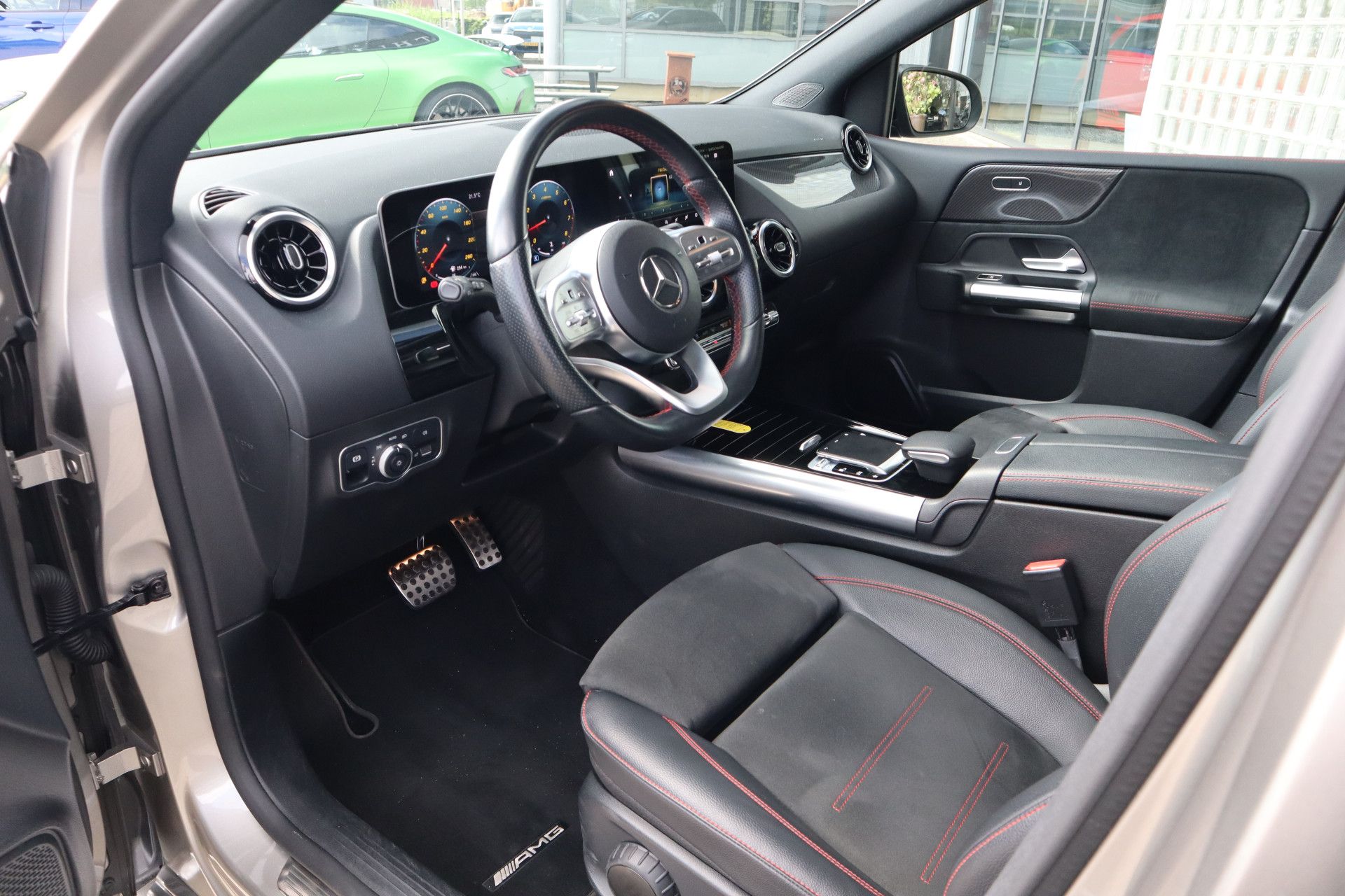Afbeelding Mercedes-Benz B-Klasse 200 Business Solution AMG Panoramadak, Camera, Apple Carplay, Cruisecontrol, Nightpakket