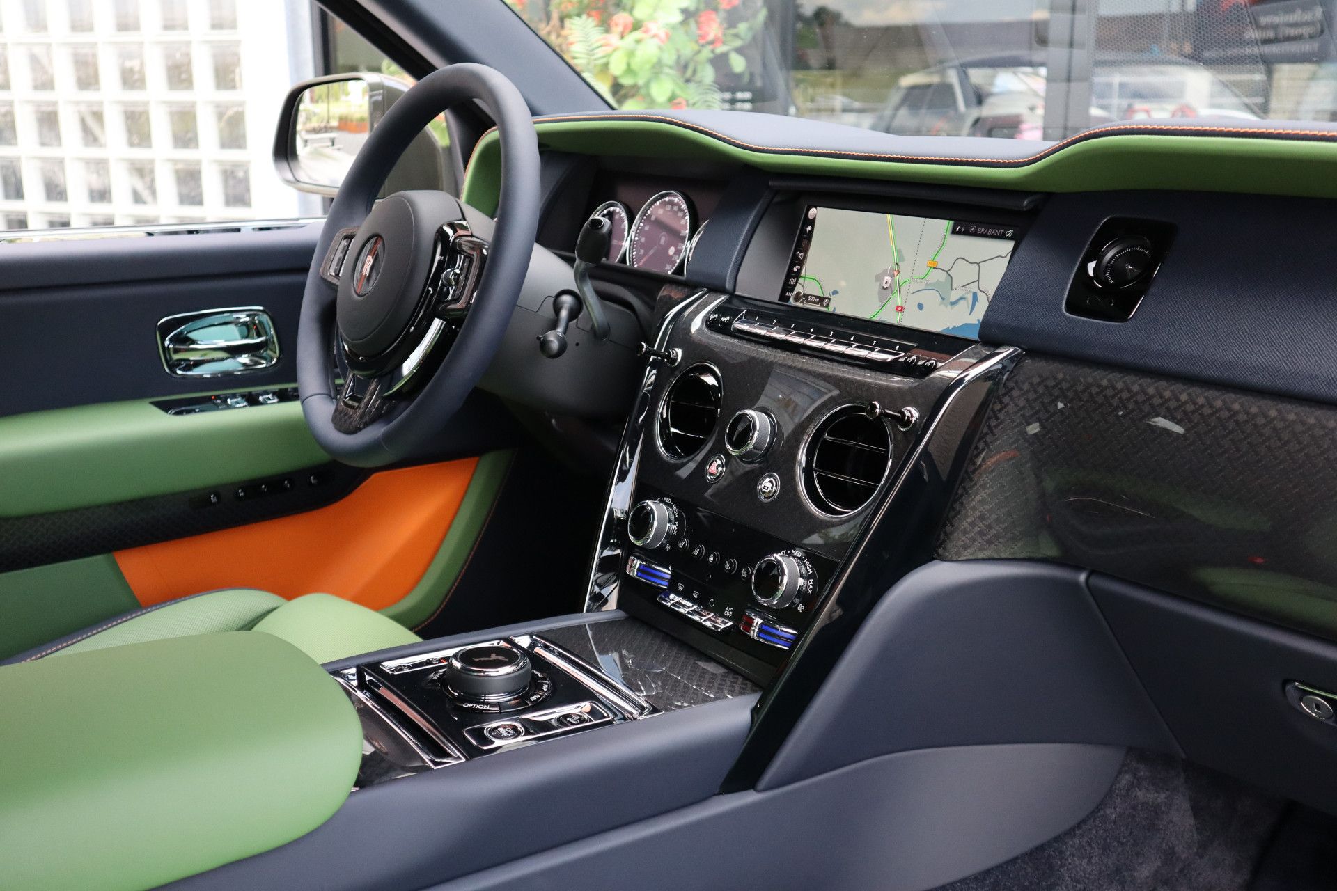 Afbeelding Rolls-Royce Cullinan BLACK BADGE 6.75 V12 Fu-Shion | Sterrenhemel, Bespoke Audio, Nachtzichtcamera, Massage, Entertainment, Trekhaak, TV