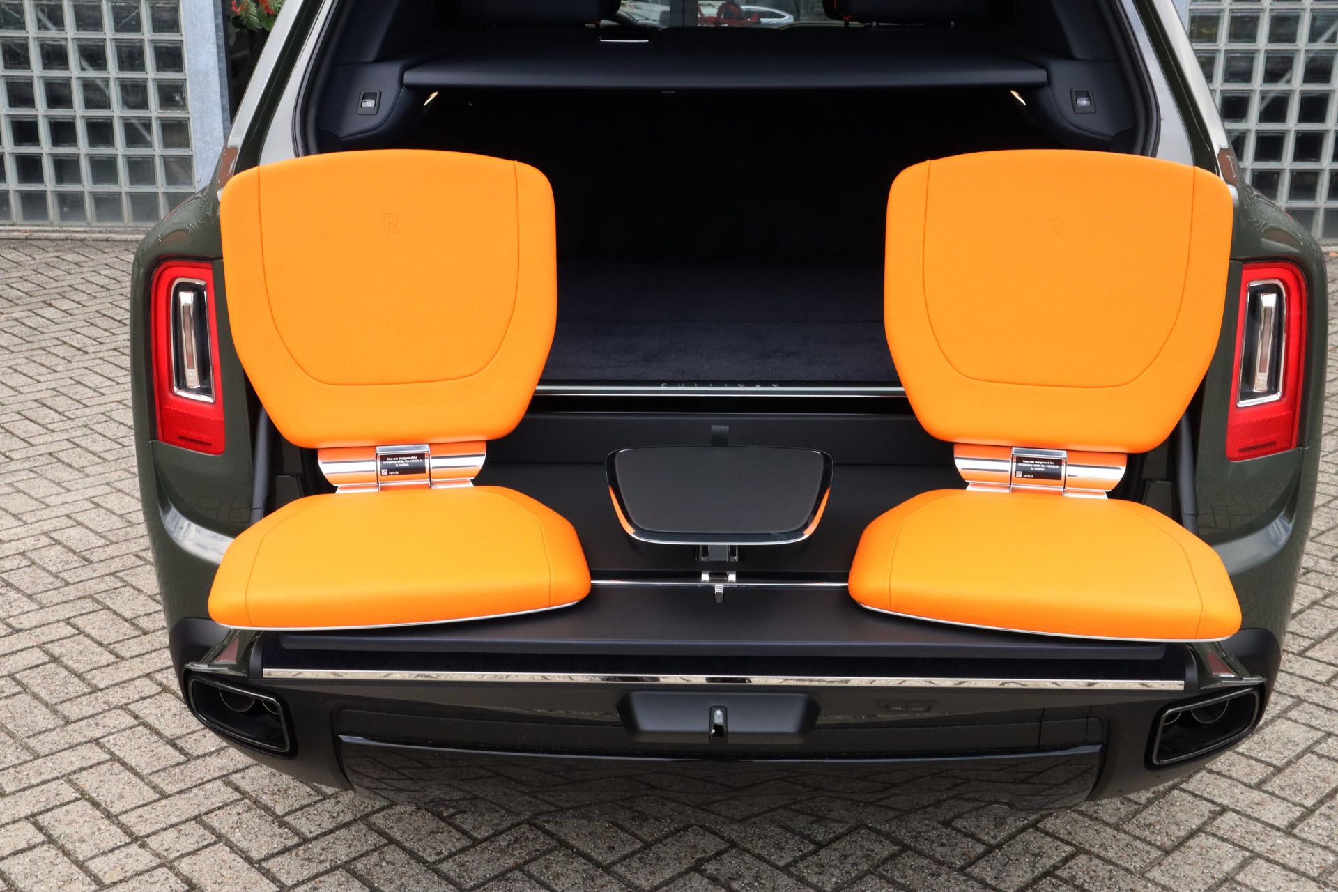 Afbeelding Rolls-Royce Cullinan BLACK BADGE 6.75 V12 Fu-Shion | Sterrenhemel, Bespoke Audio, Nachtzichtcamera, Massage, Entertainment, Trekhaak, TV