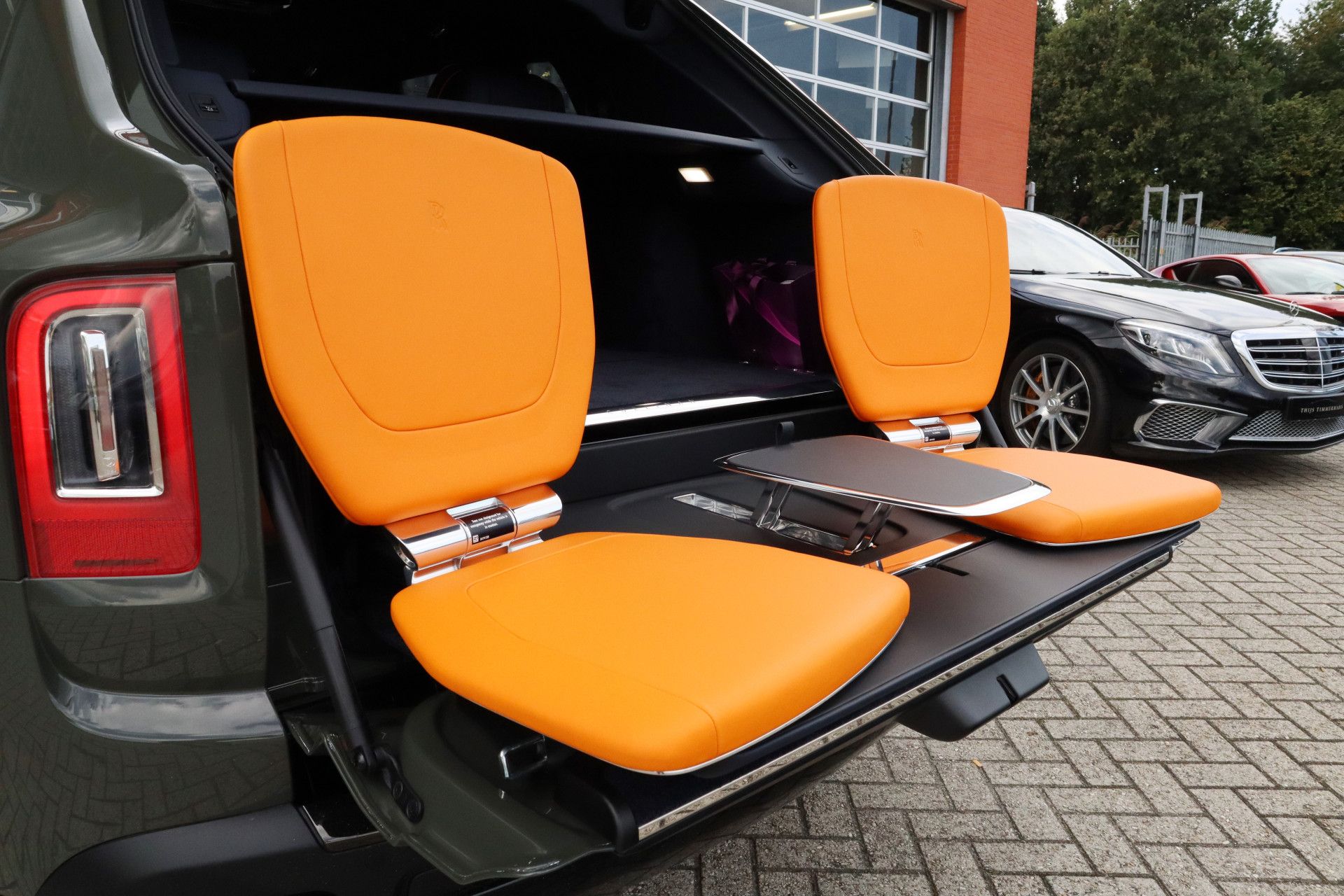 Afbeelding Rolls-Royce Cullinan BLACK BADGE 6.75 V12 Fu-Shion | Sterrenhemel, Bespoke Audio, Nachtzichtcamera, Massage, Entertainment, Trekhaak, TV