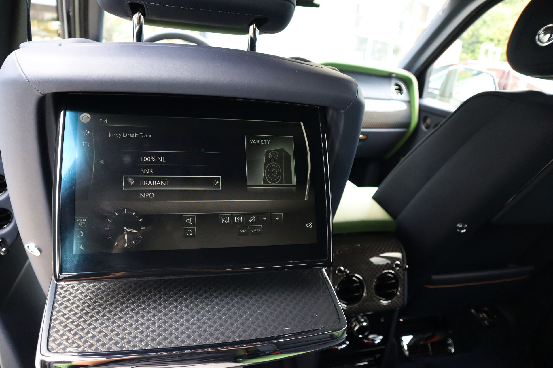 Afbeelding Rolls-Royce Cullinan BLACK BADGE 6.75 V12 Fu-Shion | Sterrenhemel, Bespoke Audio, Nachtzichtcamera, Massage, Entertainment, Trekhaak, TV