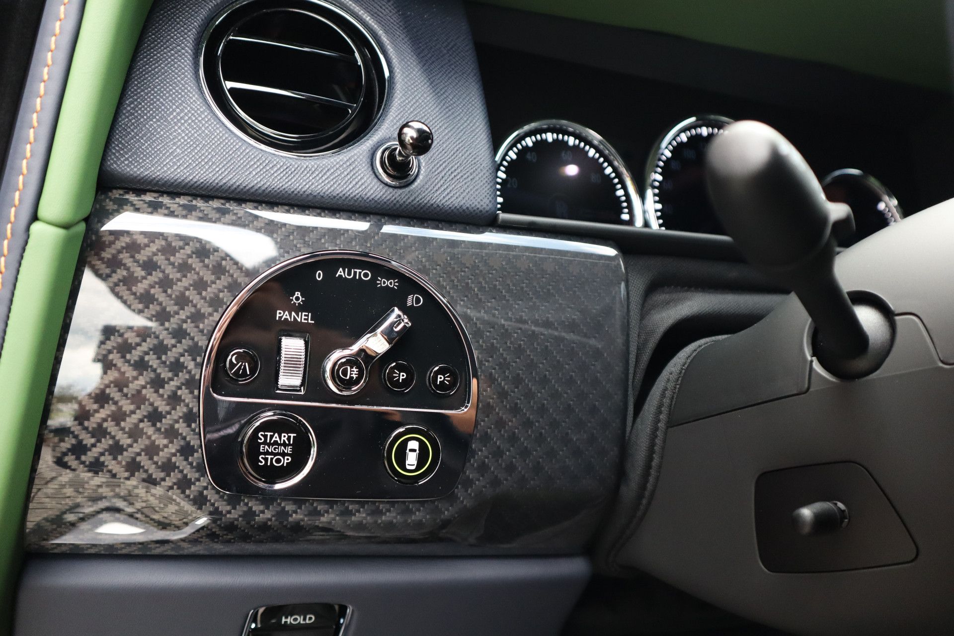 Afbeelding Rolls-Royce Cullinan BLACK BADGE 6.75 V12 Fu-Shion | Sterrenhemel, Bespoke Audio, Nachtzichtcamera, Massage, Entertainment, Trekhaak, TV