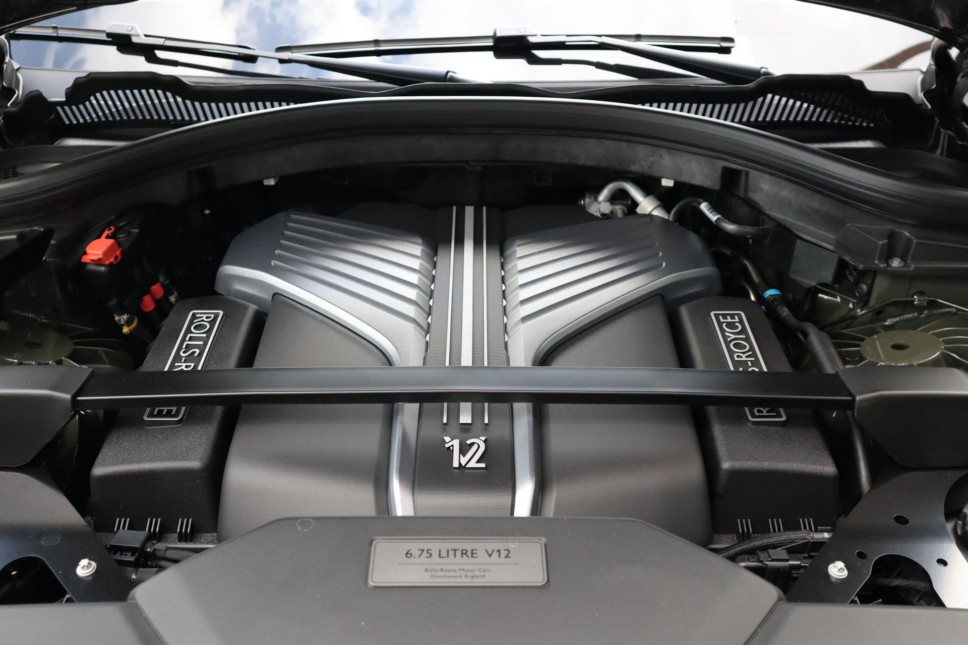 Afbeelding Rolls-Royce Cullinan BLACK BADGE 6.75 V12 Fu-Shion | Sterrenhemel, Bespoke Audio, Nachtzichtcamera, Massage, Entertainment, Trekhaak, TV